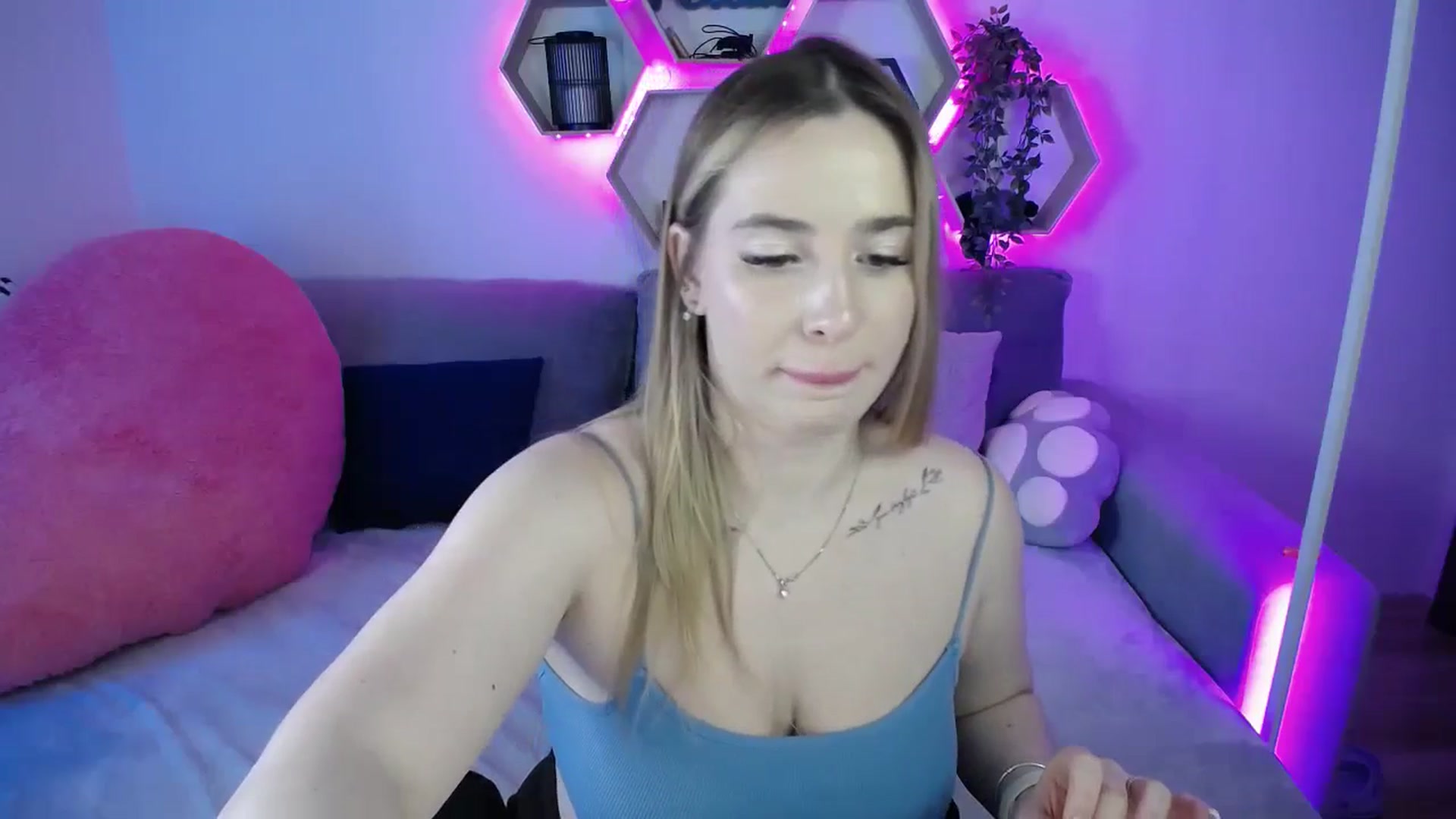 Gallery image thumbnail from SabrinaViolet's myfreecams stream on, 02/01/2026, 13:22 image 13 of 20
