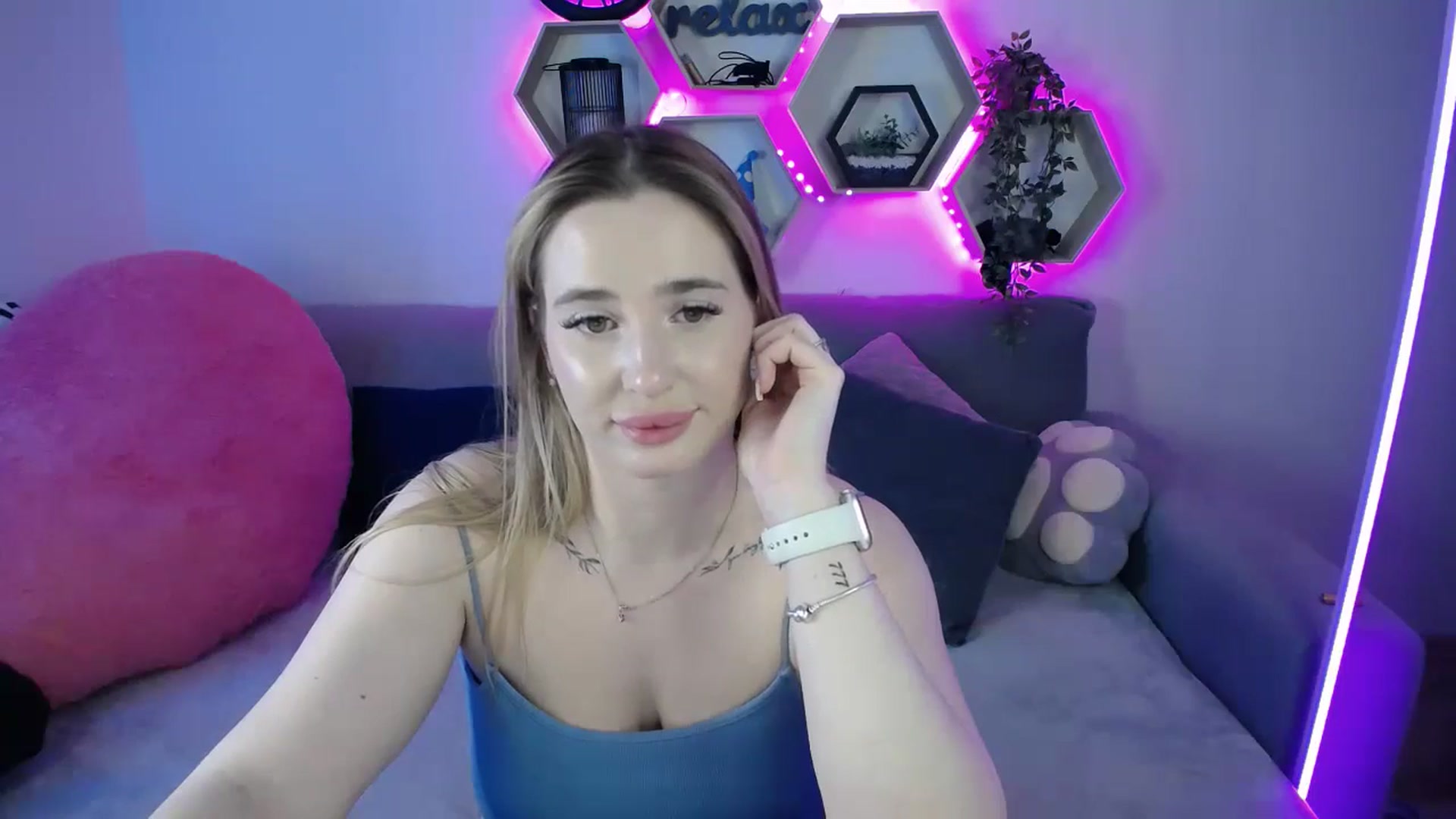 Gallery image thumbnail from SabrinaViolet's myfreecams stream on, 02/01/2026, 15:01 image 5 of 20