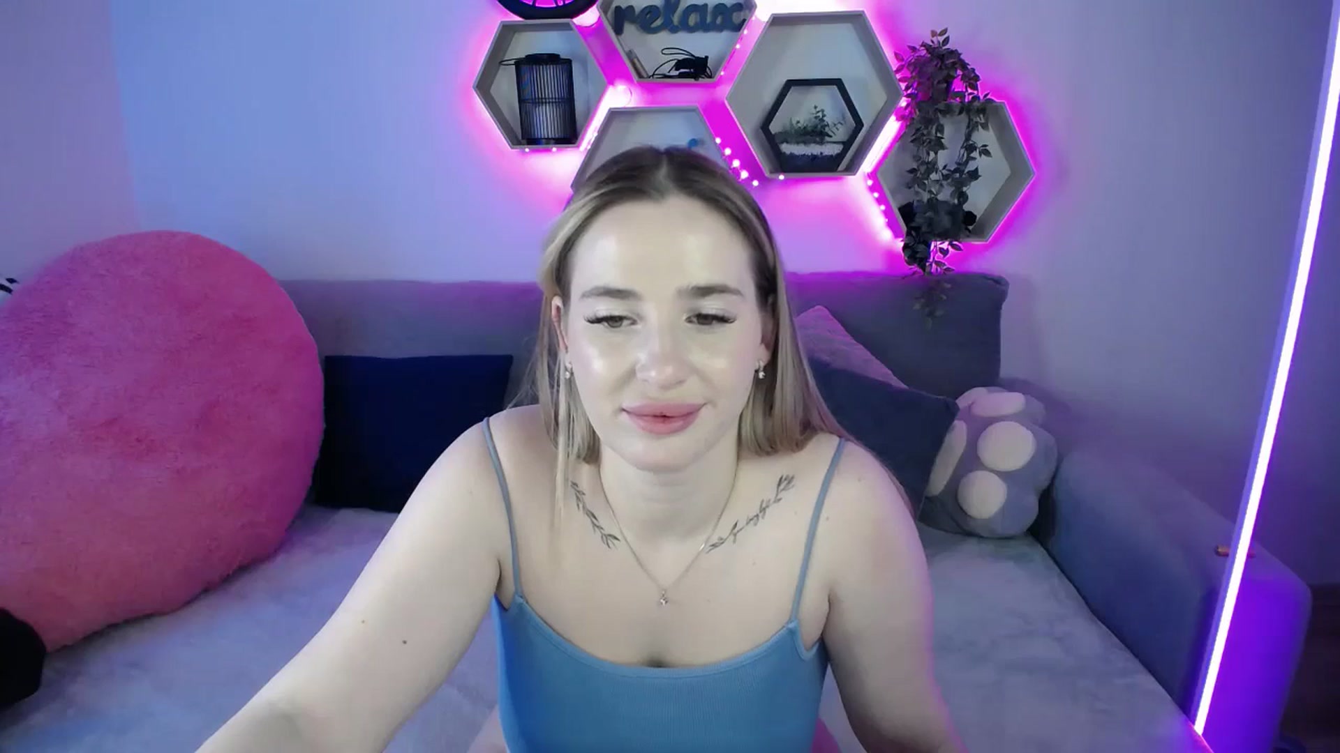Gallery image thumbnail from SabrinaViolet's myfreecams stream on, 02/01/2026, 15:01 image 19 of 20