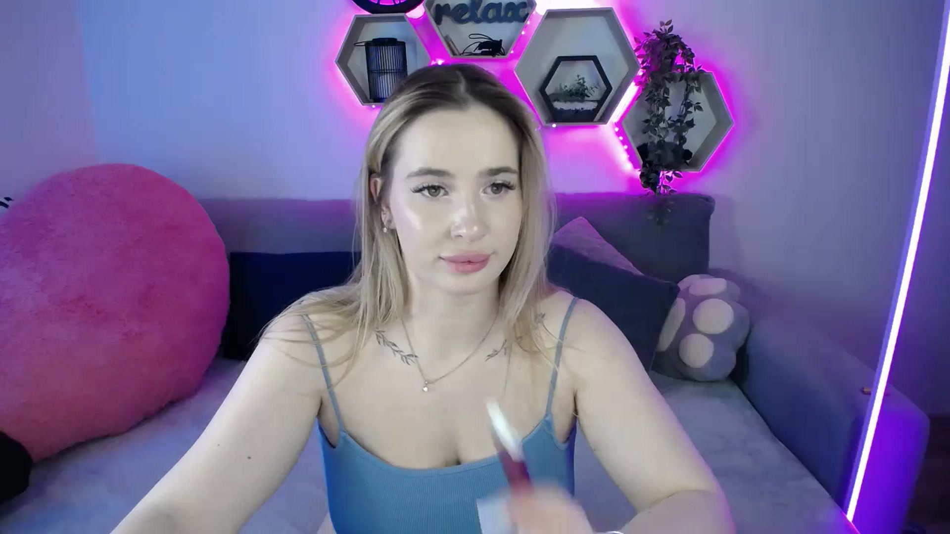 Gallery image thumbnail from SabrinaViolet's myfreecams stream on, 02/01/2026, 15:01 image 2 of 20