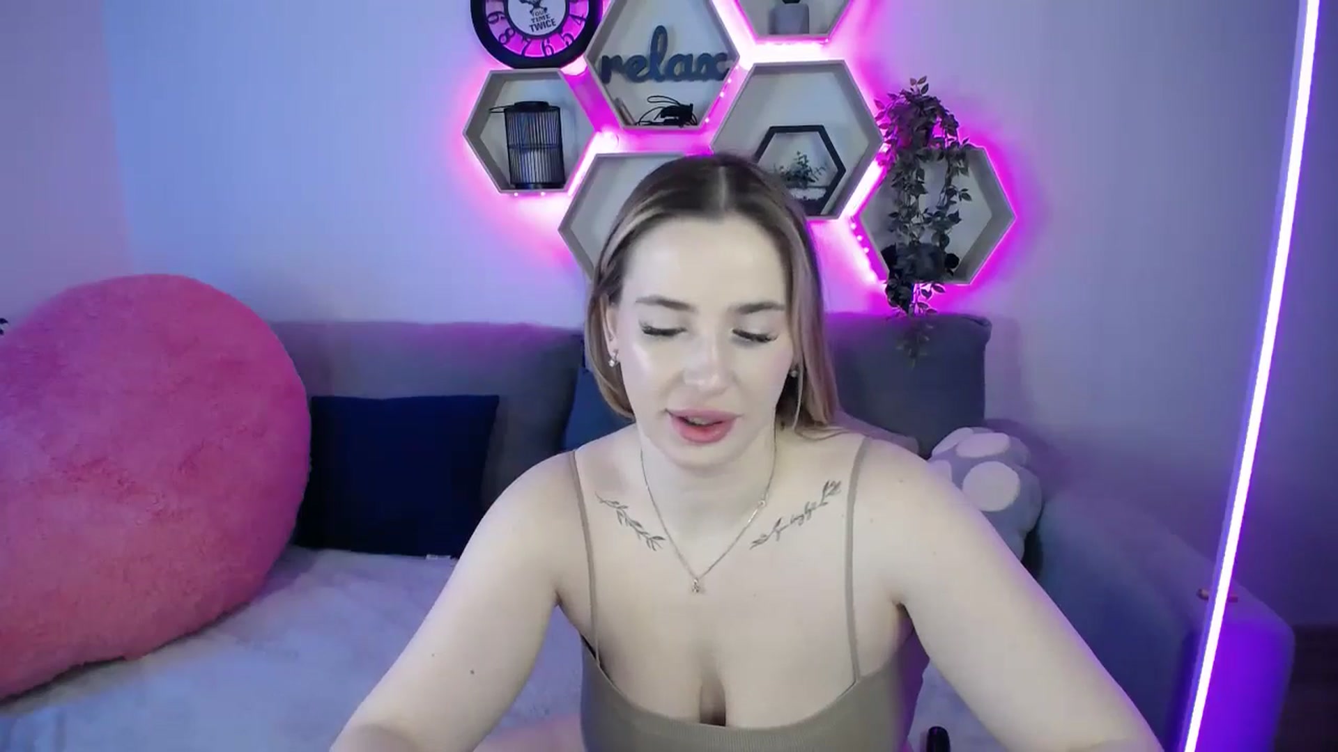 Gallery image thumbnail from SabrinaViolet's myfreecams stream on, 02/02/2026, 13:10 image 7 of 20