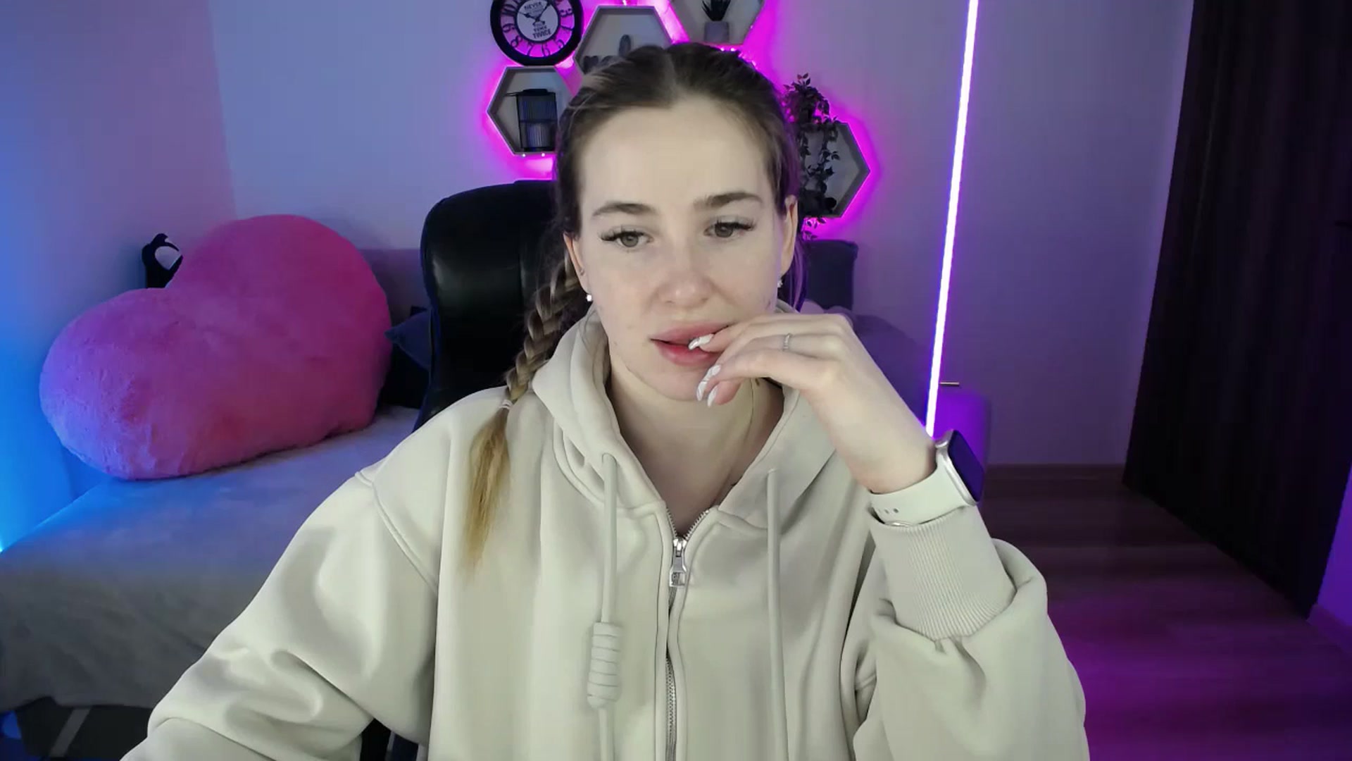 Gallery image thumbnail from SabrinaViolet's myfreecams stream on, 02/03/2026, 10:09 image 2 of 20