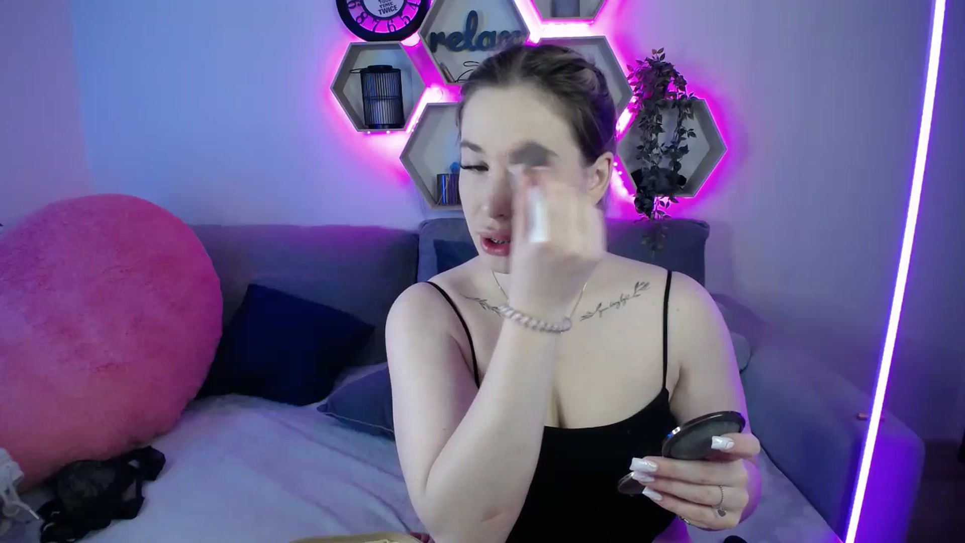 Gallery image thumbnail from SabrinaViolet's myfreecams stream on, 02/03/2026, 11:36 image 10 of 20
