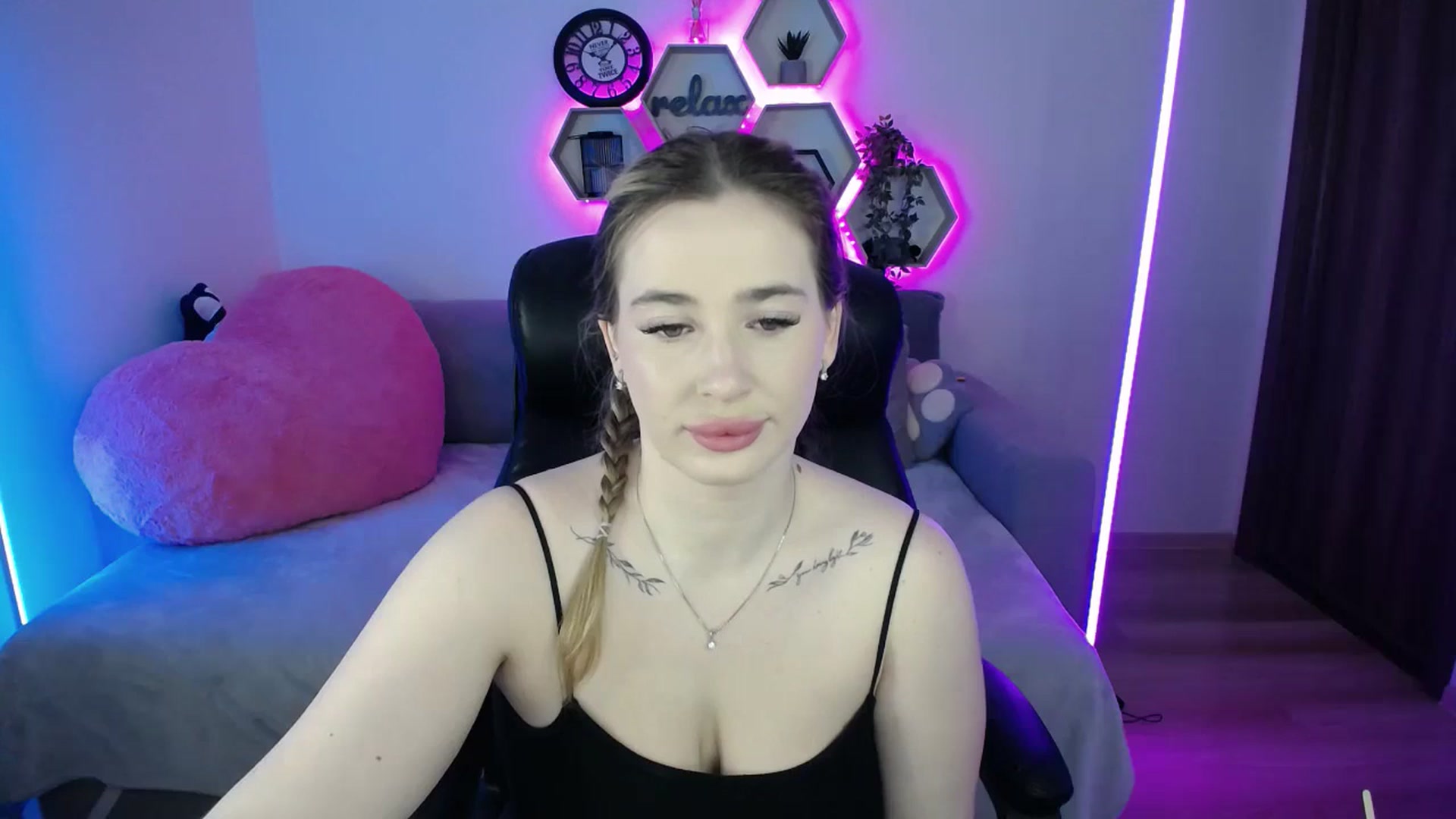 Gallery image thumbnail from SabrinaViolet's myfreecams stream on, 02/04/2026, 10:12 image 12 of 20