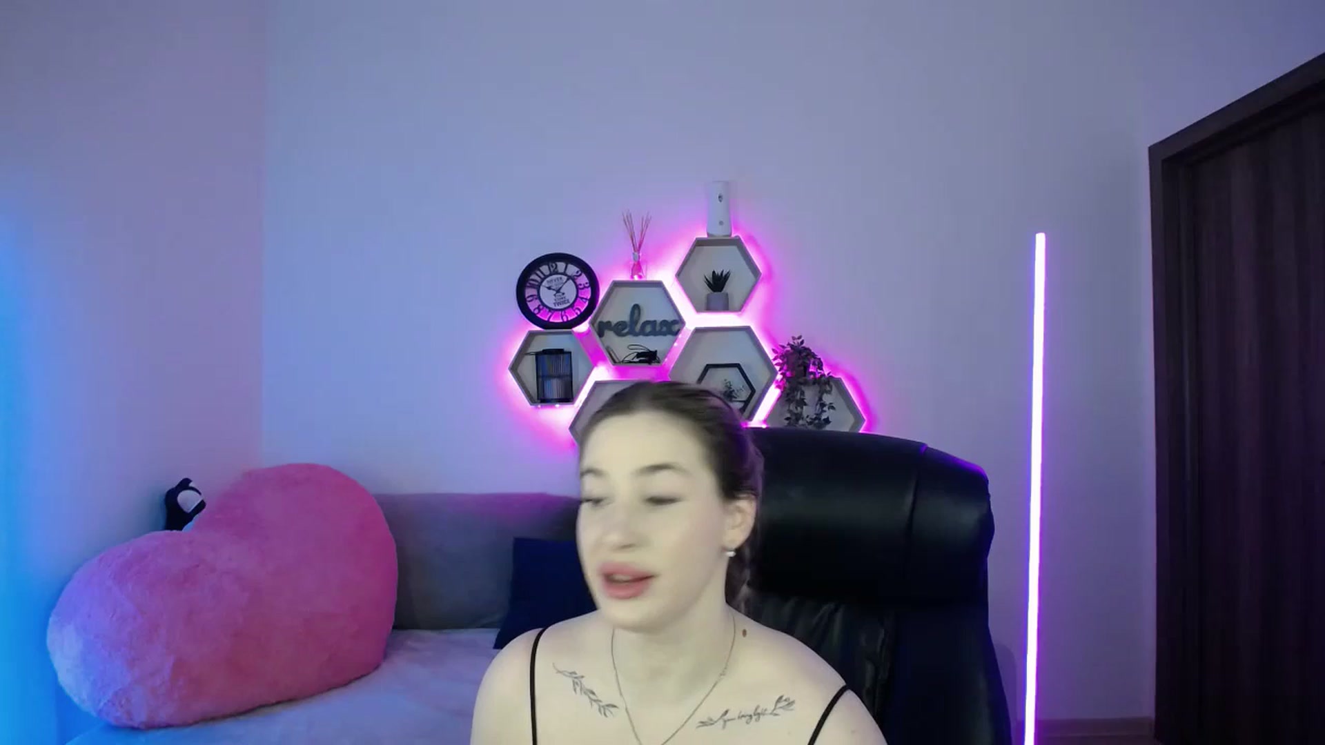 Gallery image thumbnail from SabrinaViolet's myfreecams stream on, 02/04/2026, 10:12 image 16 of 20