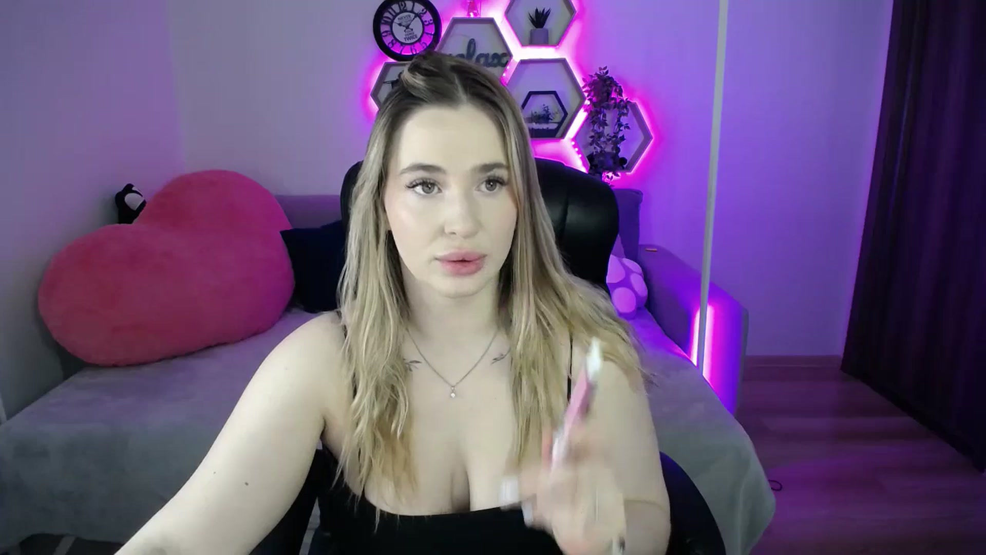 Gallery image thumbnail from SabrinaViolet's myfreecams stream on, 02/07/2026, 09:53 image 6 of 20