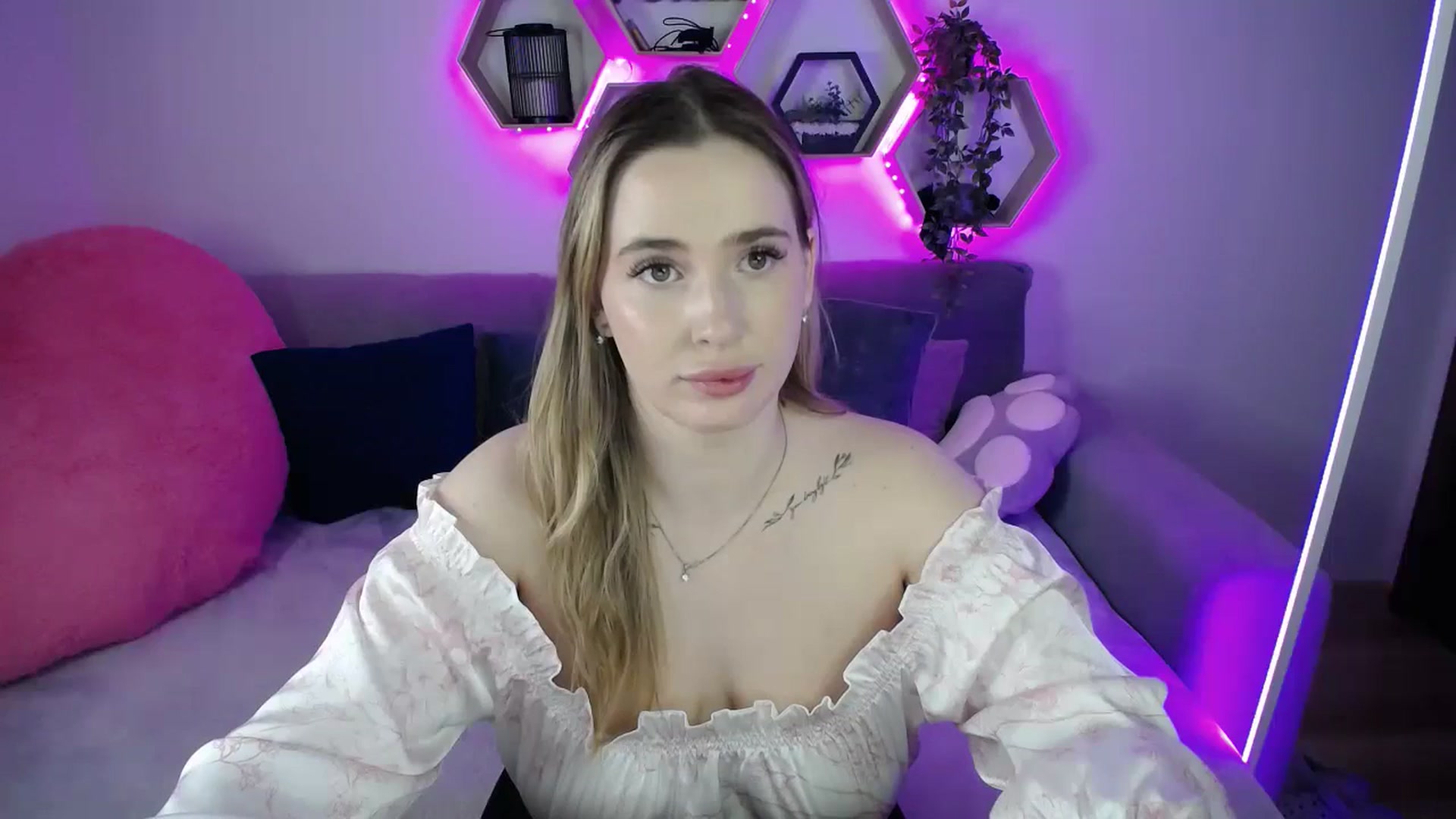 Gallery image thumbnail from SabrinaViolet's myfreecams stream on, 02/07/2026, 12:51 image 18 of 20