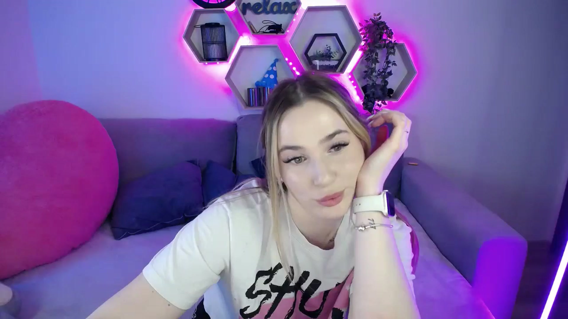 Gallery image thumbnail from SabrinaViolet's myfreecams stream on, 02/09/2026, 13:04 image 9 of 20