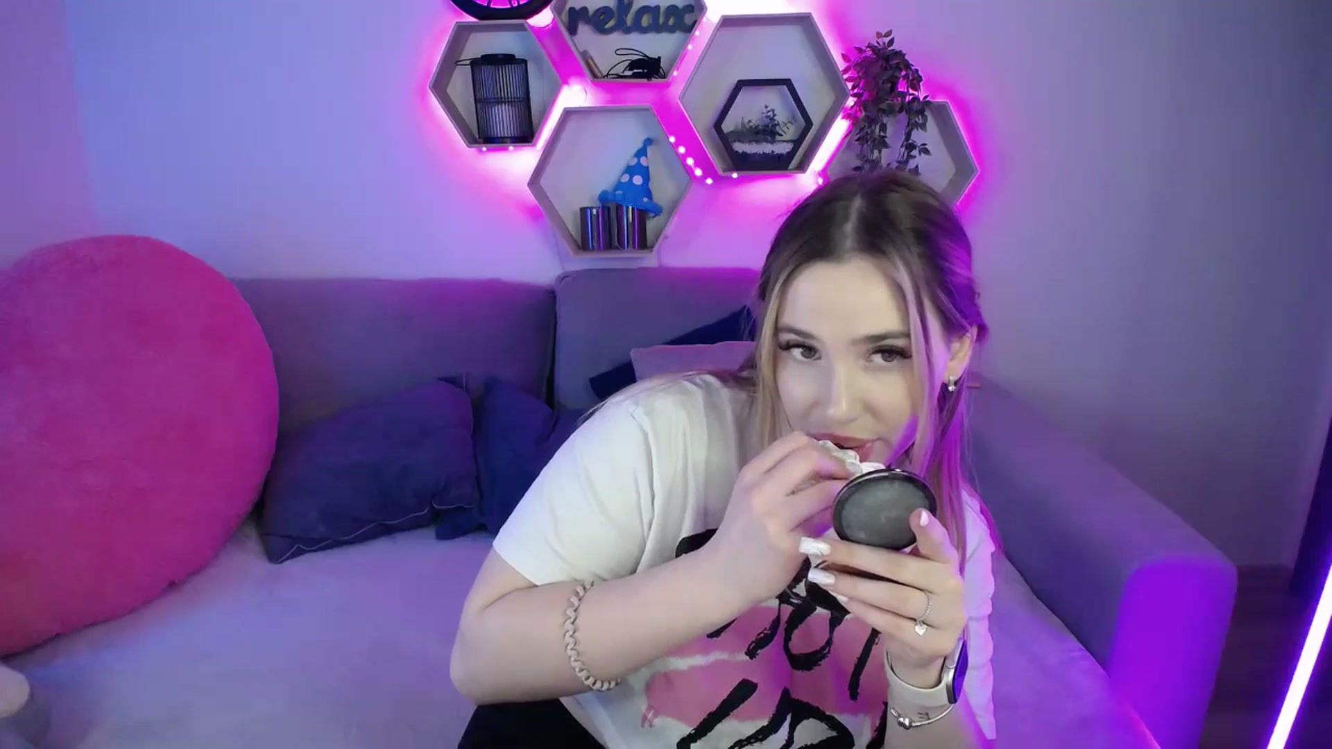 Gallery image thumbnail from SabrinaViolet's myfreecams stream on, 02/09/2026, 13:04 image 10 of 20