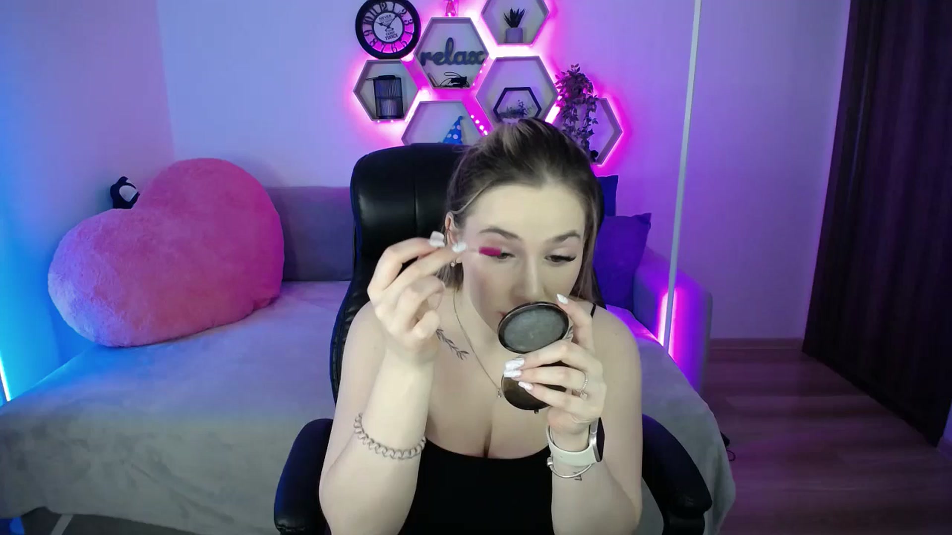 Gallery image thumbnail from SabrinaViolet's myfreecams stream on, 02/10/2026, 10:27 image 6 of 20