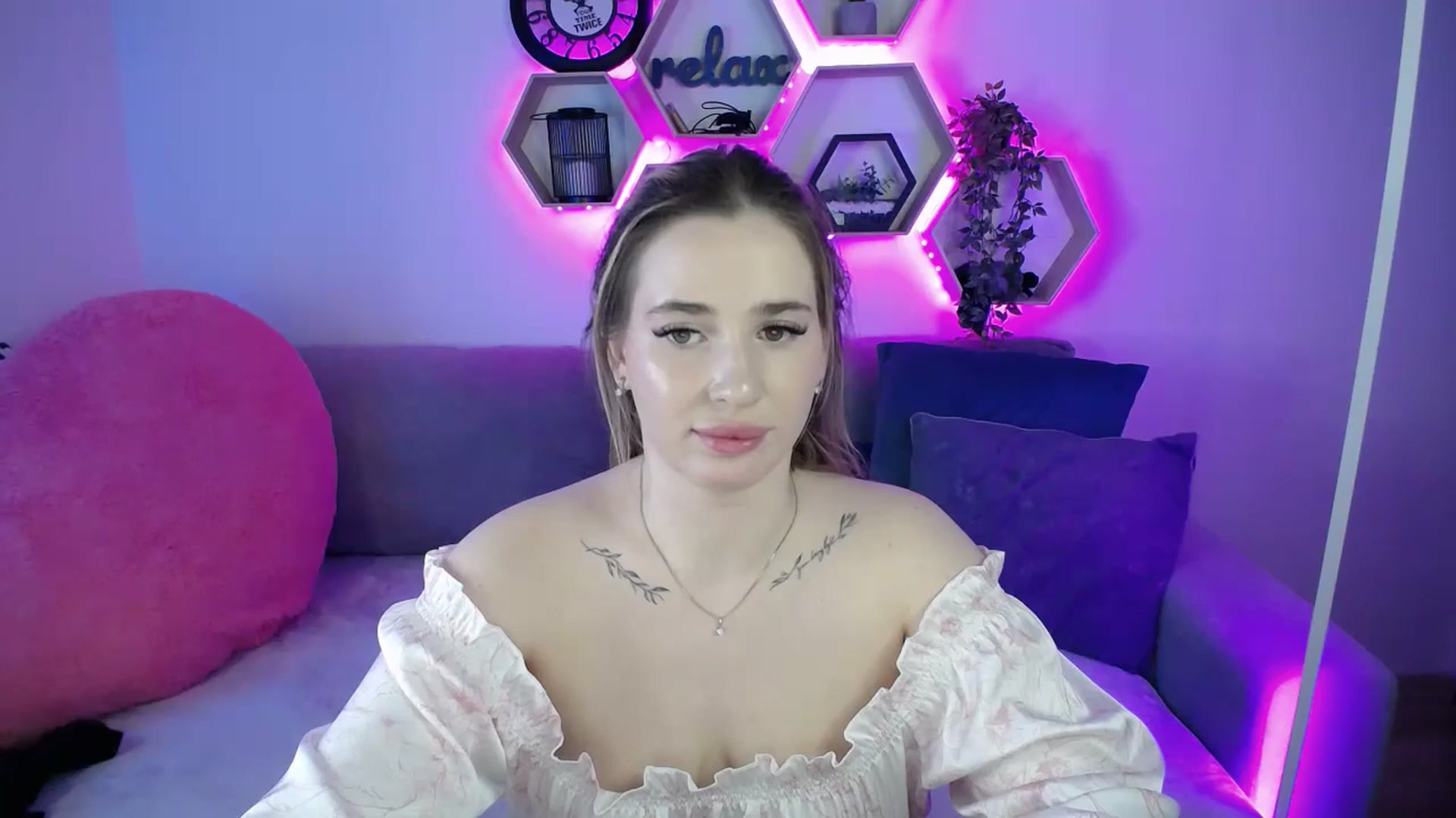 Gallery image thumbnail from SabrinaViolet's myfreecams stream on, 02/10/2026, 14:22 image 9 of 20