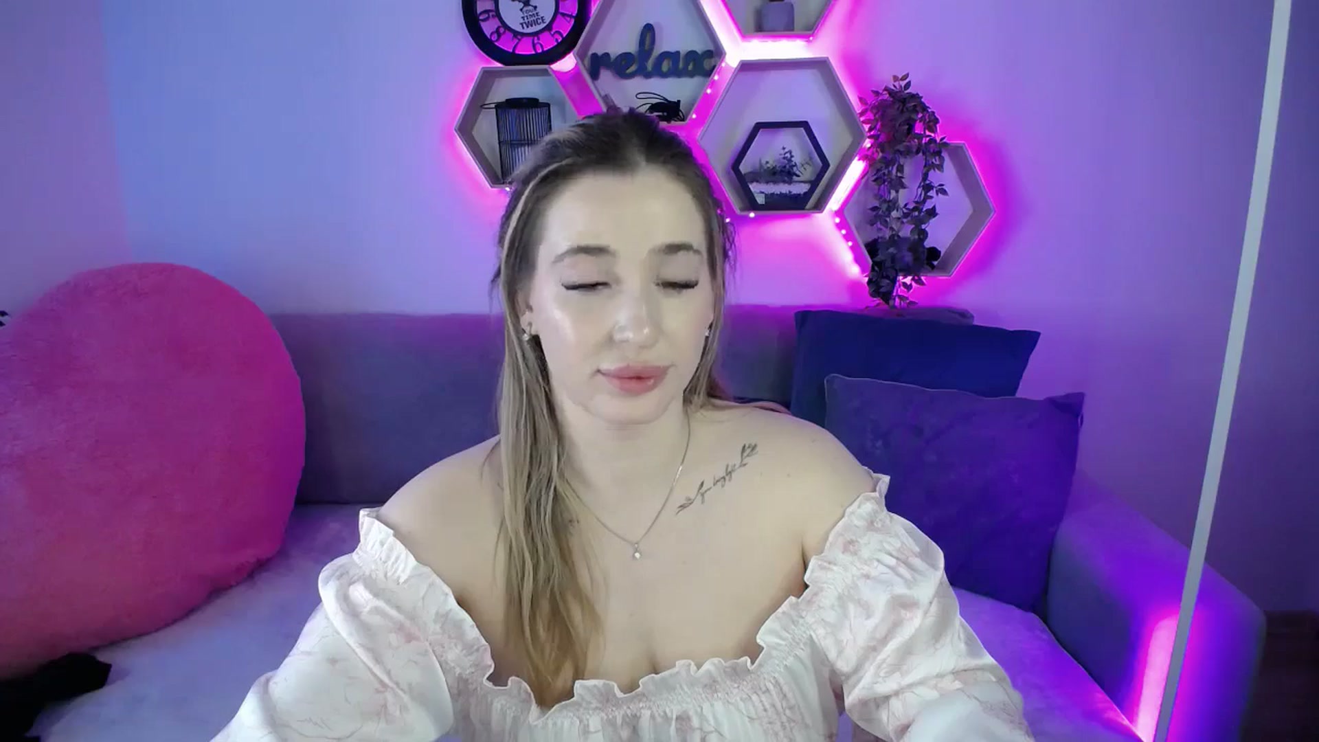 Gallery image thumbnail from SabrinaViolet's myfreecams stream on, 02/10/2026, 14:22 image 2 of 20