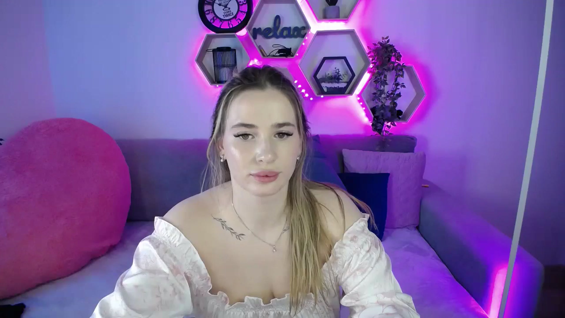 Gallery image thumbnail from SabrinaViolet's myfreecams stream on, 02/10/2026, 14:53 image 16 of 20