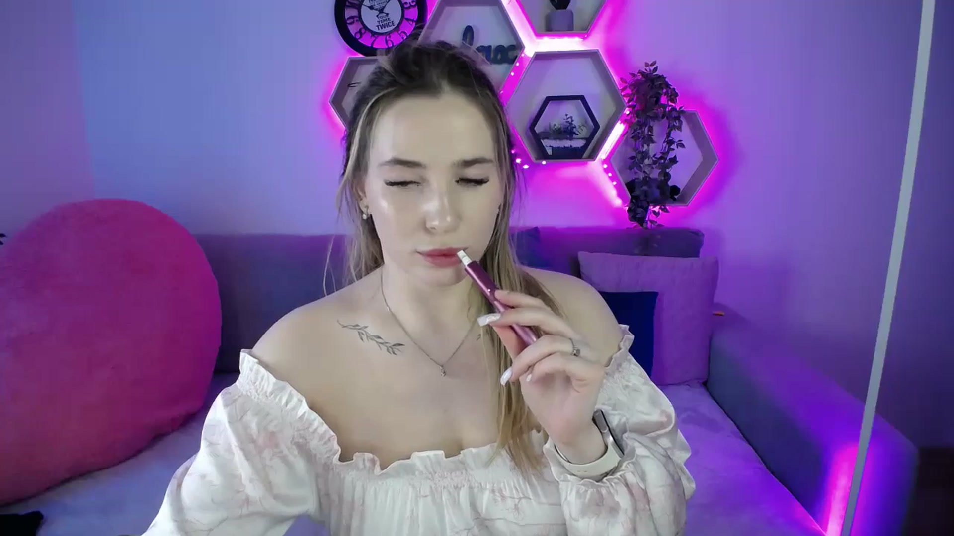 Gallery image thumbnail from SabrinaViolet's myfreecams stream on, 02/10/2026, 14:53 image 12 of 20