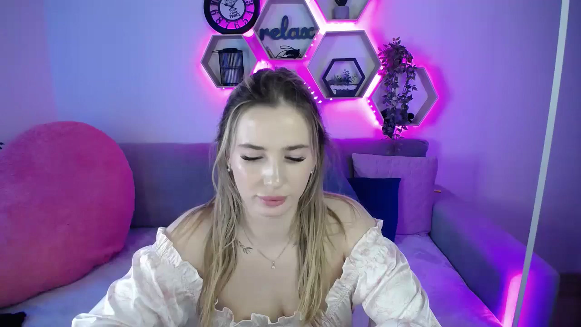 Gallery image thumbnail from SabrinaViolet's myfreecams stream on, 02/10/2026, 14:53 image 19 of 20