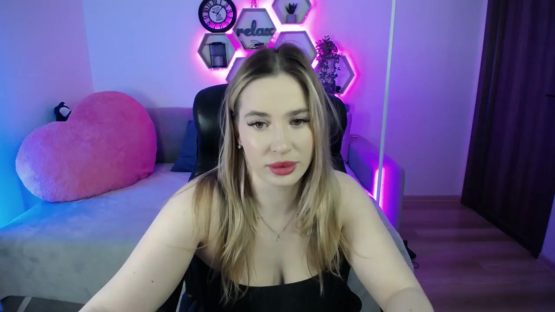 Gallery image thumbnail from SabrinaViolet's myfreecams stream on, 02/11/2026, 10:10 image 7 of 20