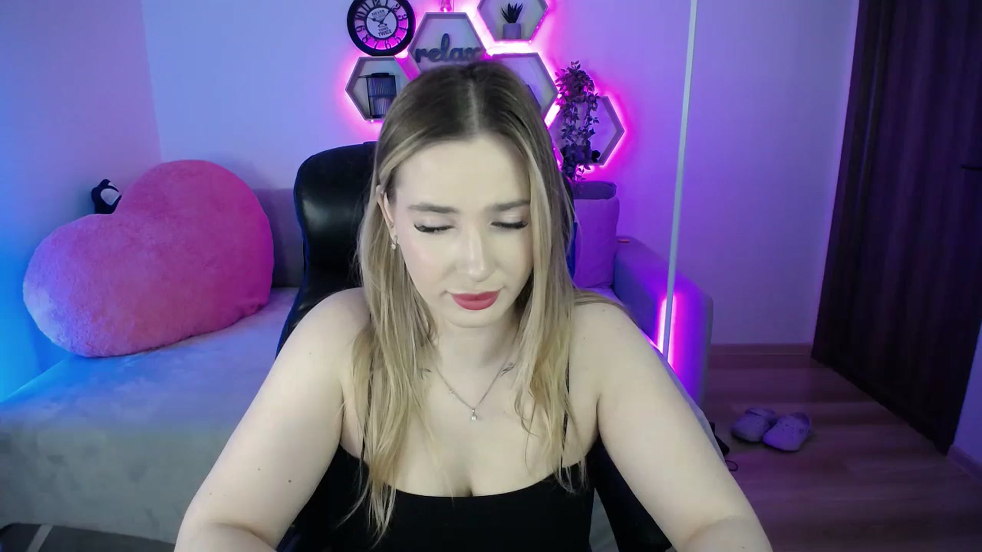 Gallery image thumbnail from SabrinaViolet's myfreecams stream on, 02/11/2026, 11:41 image 1 of 20
