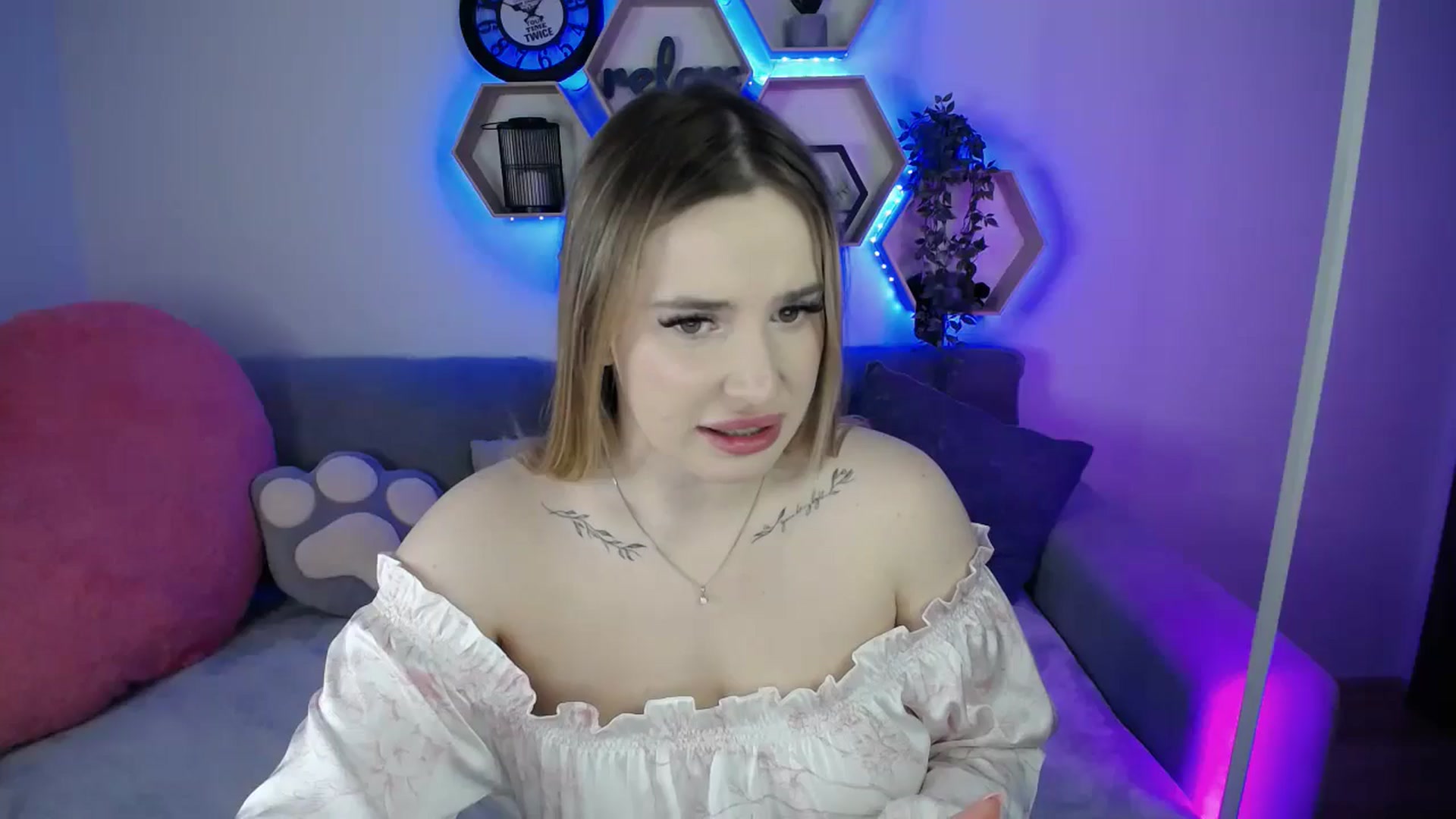 Gallery image thumbnail from SabrinaViolet's myfreecams stream on, 02/16/2026, 12:04 image 1 of 20