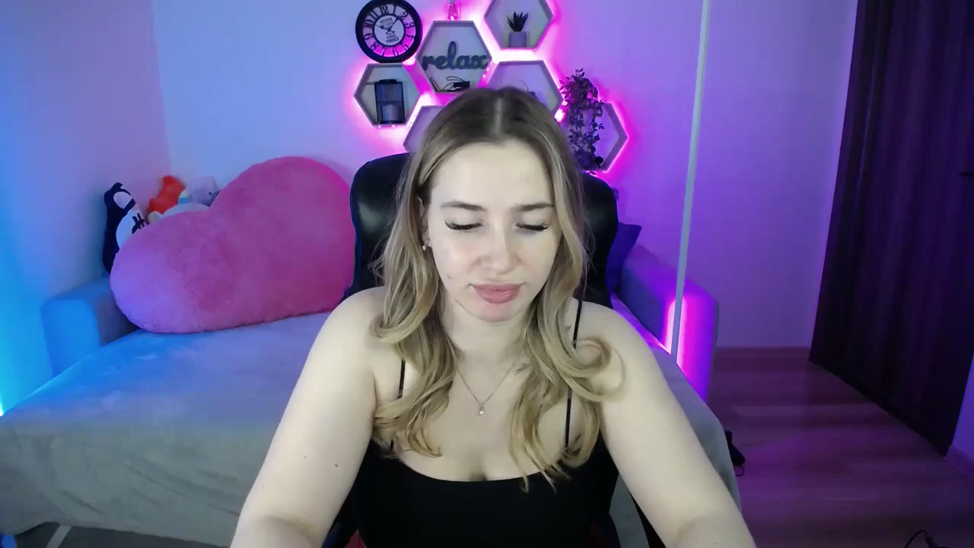 Gallery image thumbnail from SabrinaViolet's myfreecams stream on, 02/17/2026, 09:20 image 4 of 20