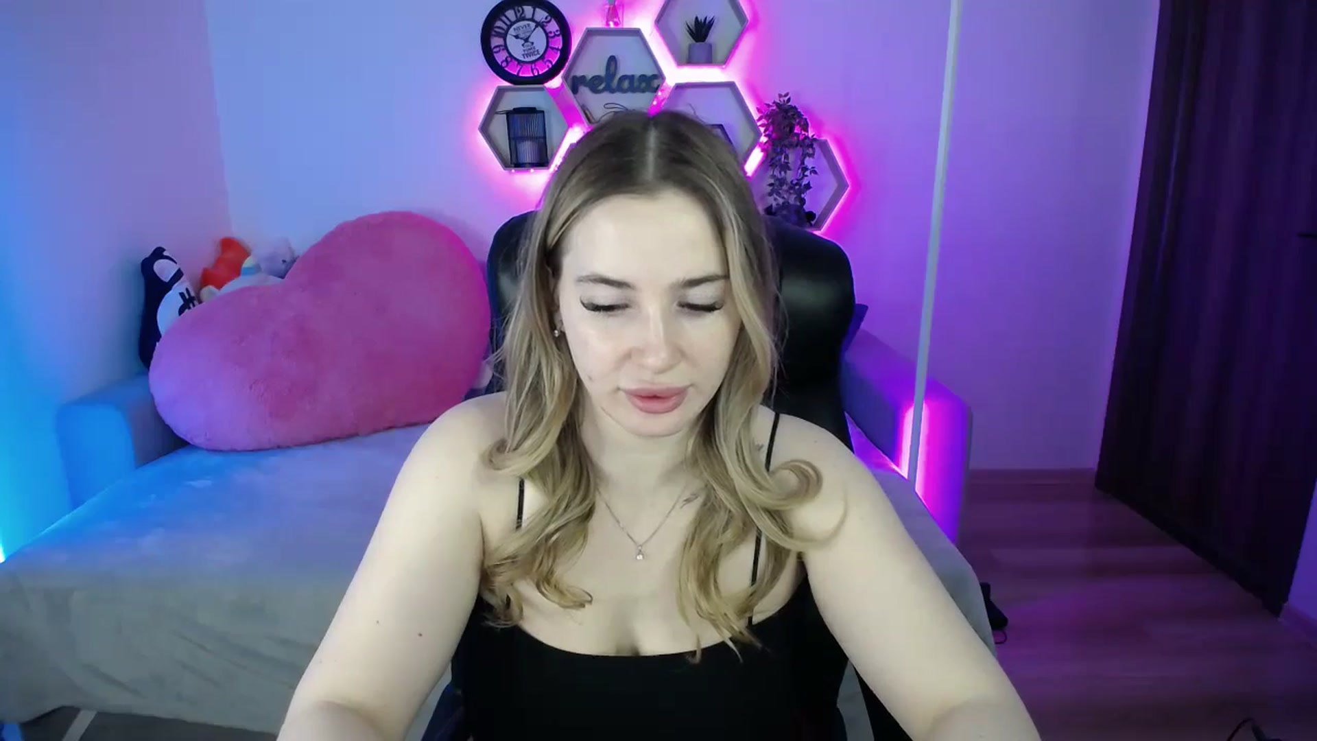 Gallery image thumbnail from SabrinaViolet's myfreecams stream on, 02/17/2026, 09:20 image 11 of 20