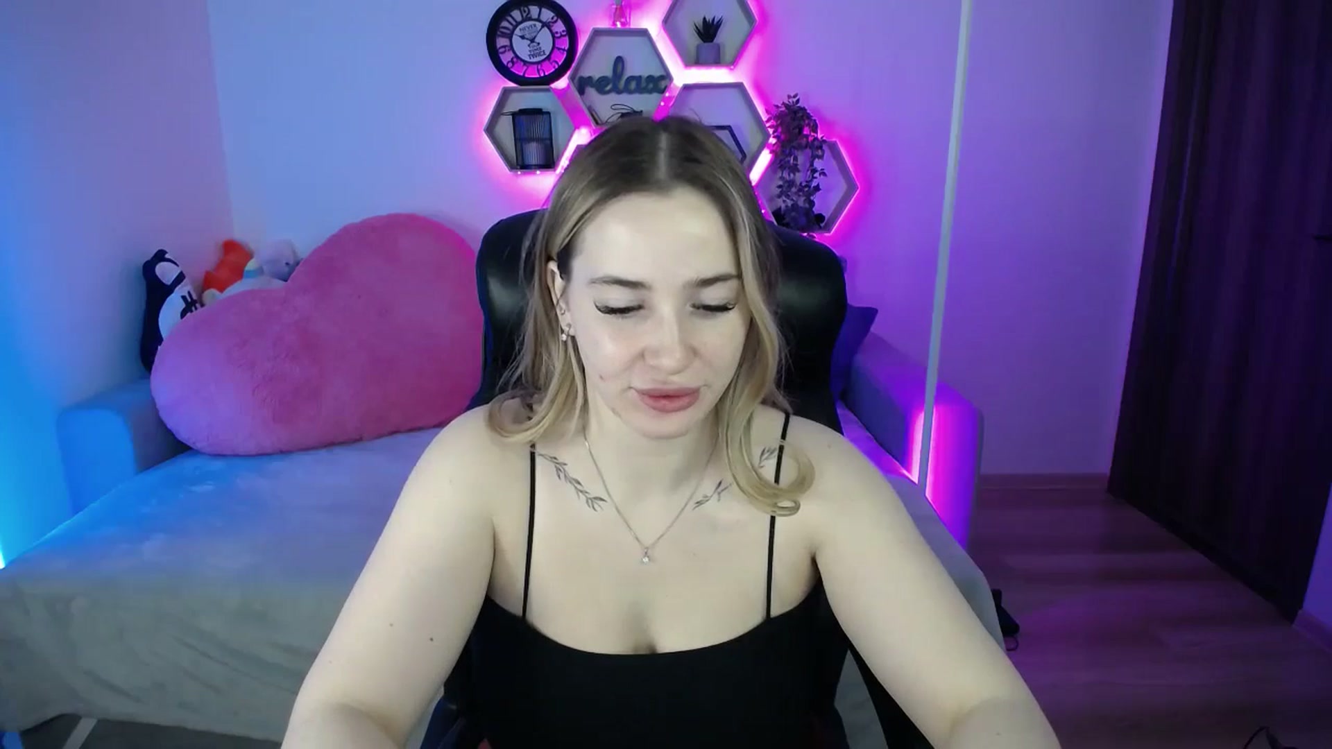 Gallery image thumbnail from SabrinaViolet's myfreecams stream on, 02/17/2026, 09:20 image 15 of 20