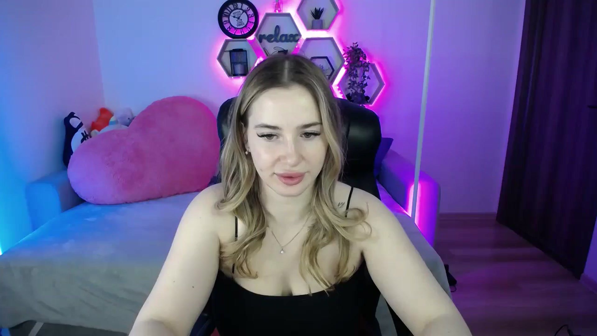 Gallery image thumbnail from SabrinaViolet's myfreecams stream on, 02/17/2026, 09:20 image 3 of 20