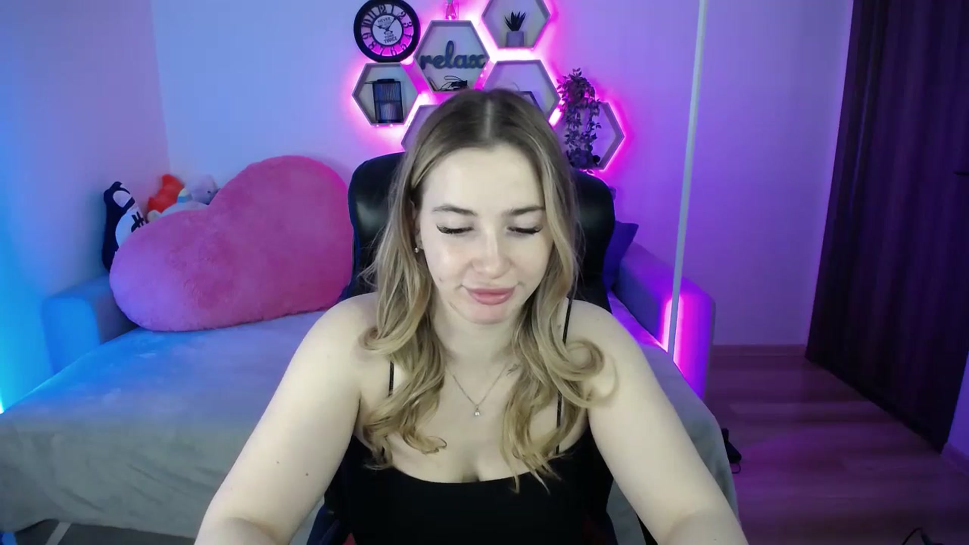 Gallery image thumbnail from SabrinaViolet's myfreecams stream on, 02/17/2026, 09:20 image 9 of 20