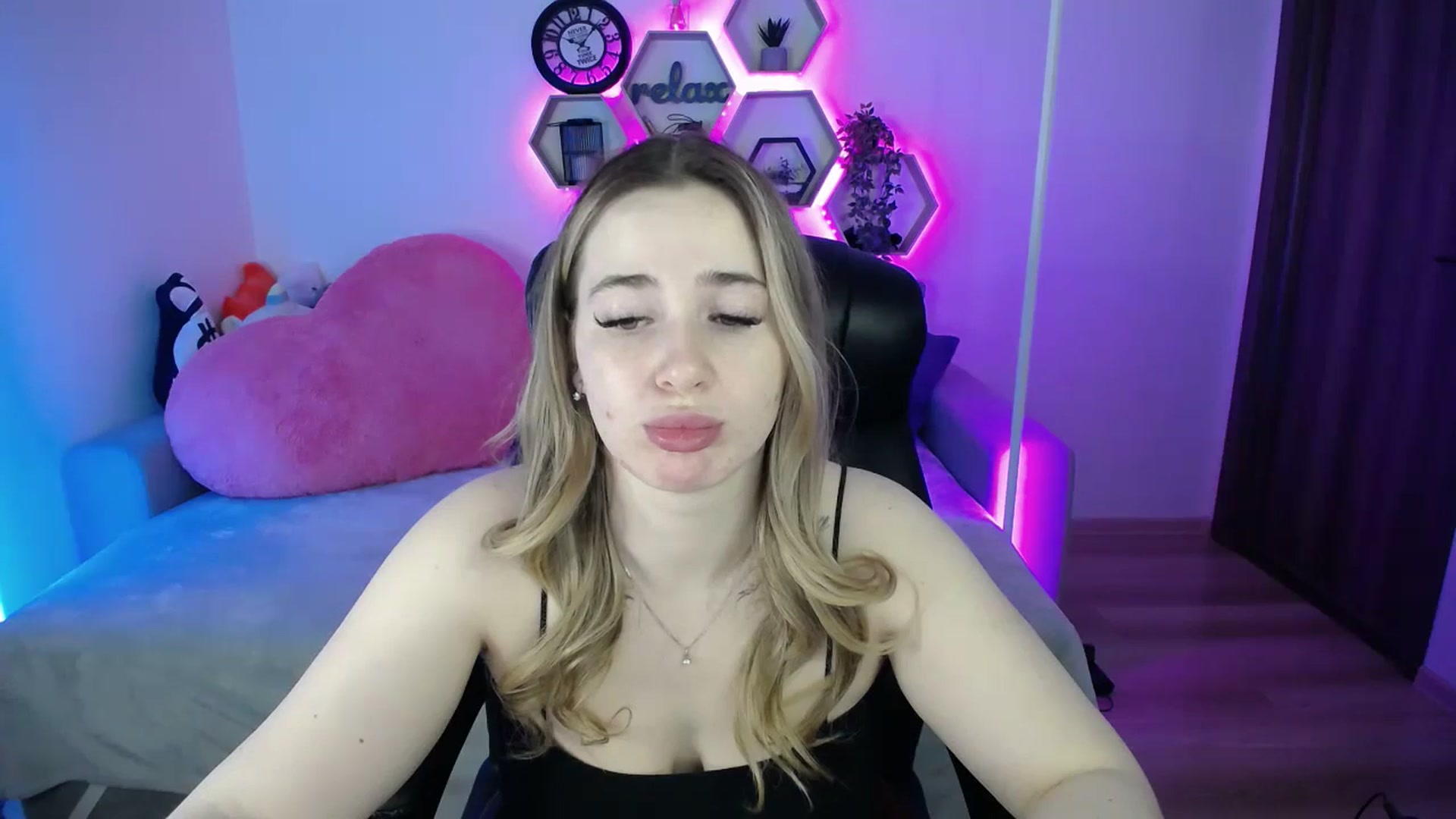 Gallery image thumbnail from SabrinaViolet's myfreecams stream on, 02/17/2026, 09:20 image 7 of 20