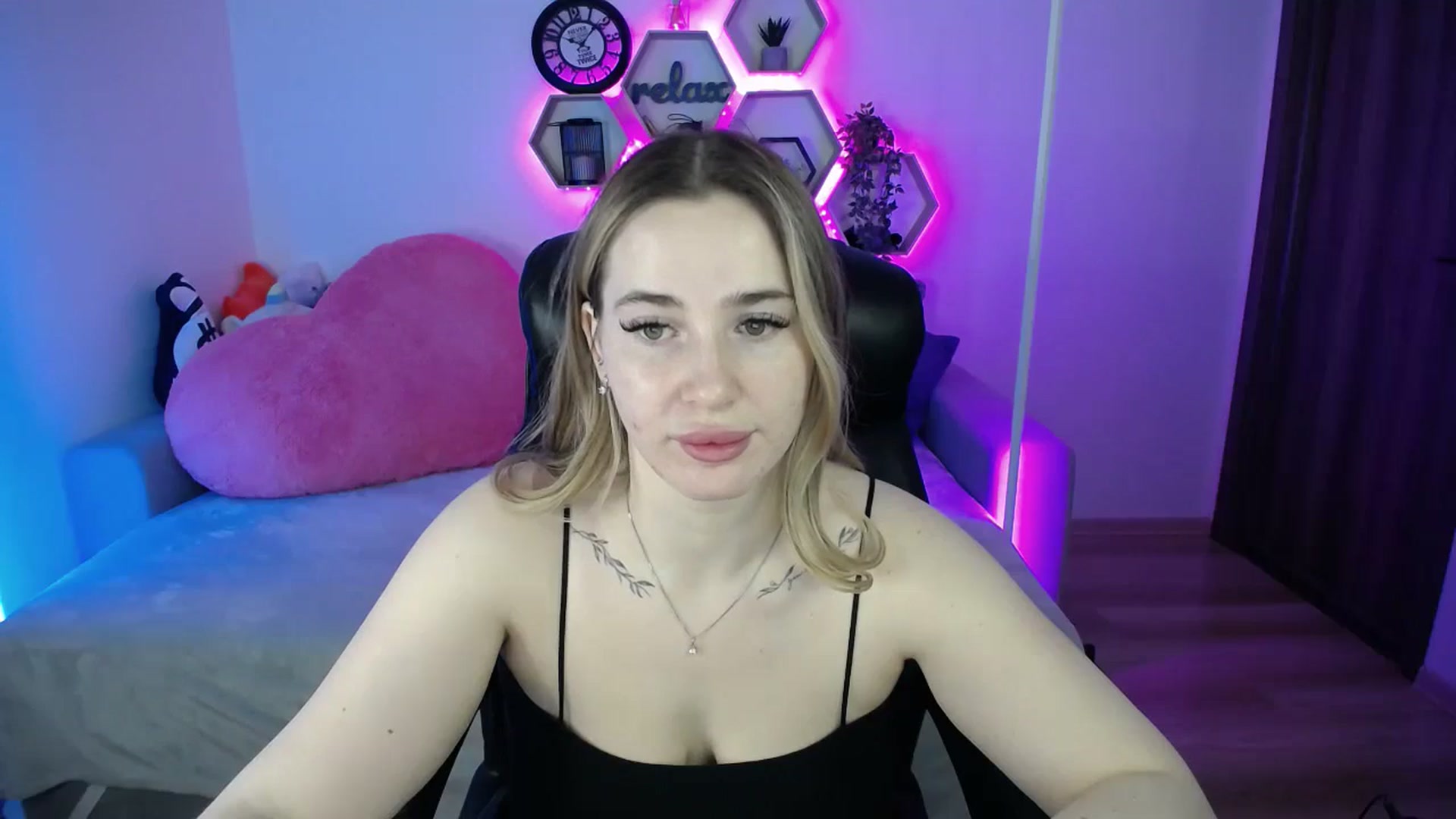 Gallery image thumbnail from SabrinaViolet's myfreecams stream on, 02/17/2026, 09:20 image 14 of 20