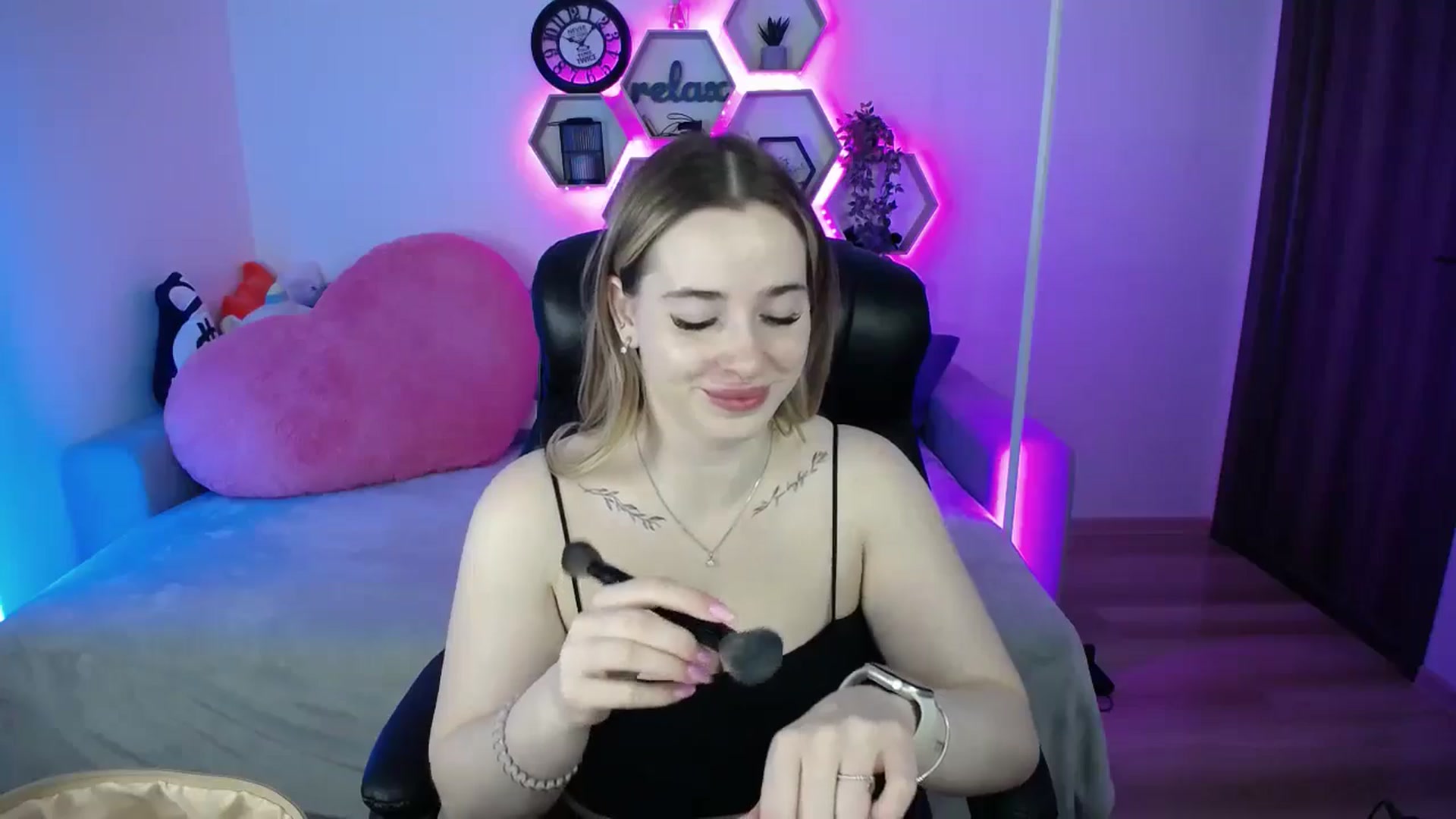 Gallery image thumbnail from SabrinaViolet's myfreecams stream on, 02/17/2026, 11:32 image 3 of 20