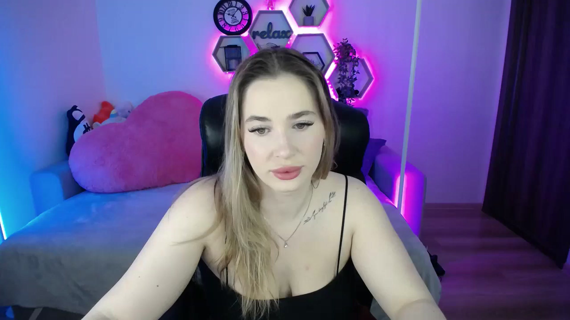 Gallery image thumbnail from SabrinaViolet's myfreecams stream on, 02/18/2026, 10:22 image 6 of 20