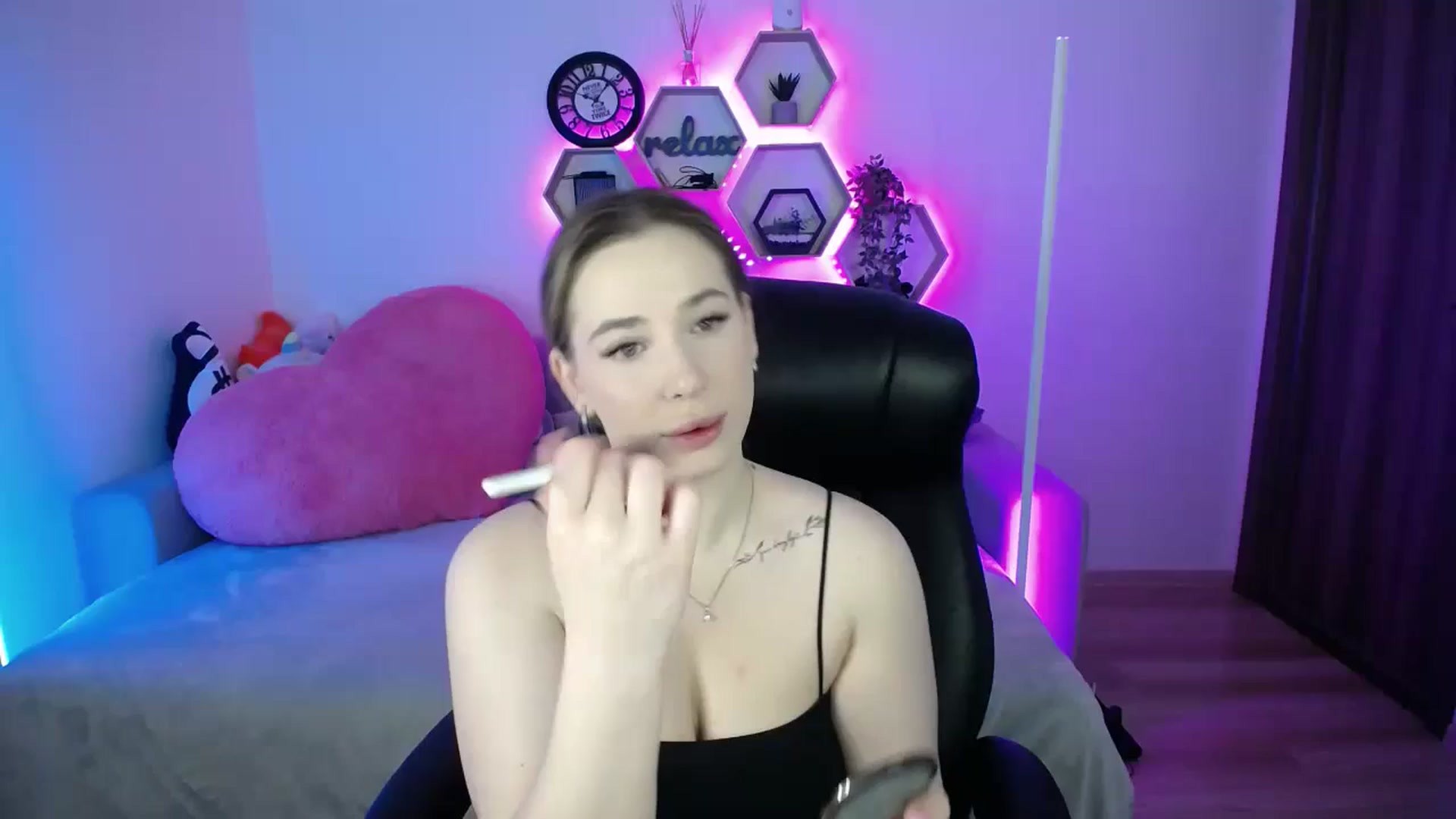 Gallery image thumbnail from SabrinaViolet's myfreecams stream on, 02/18/2026, 10:22 image 1 of 20