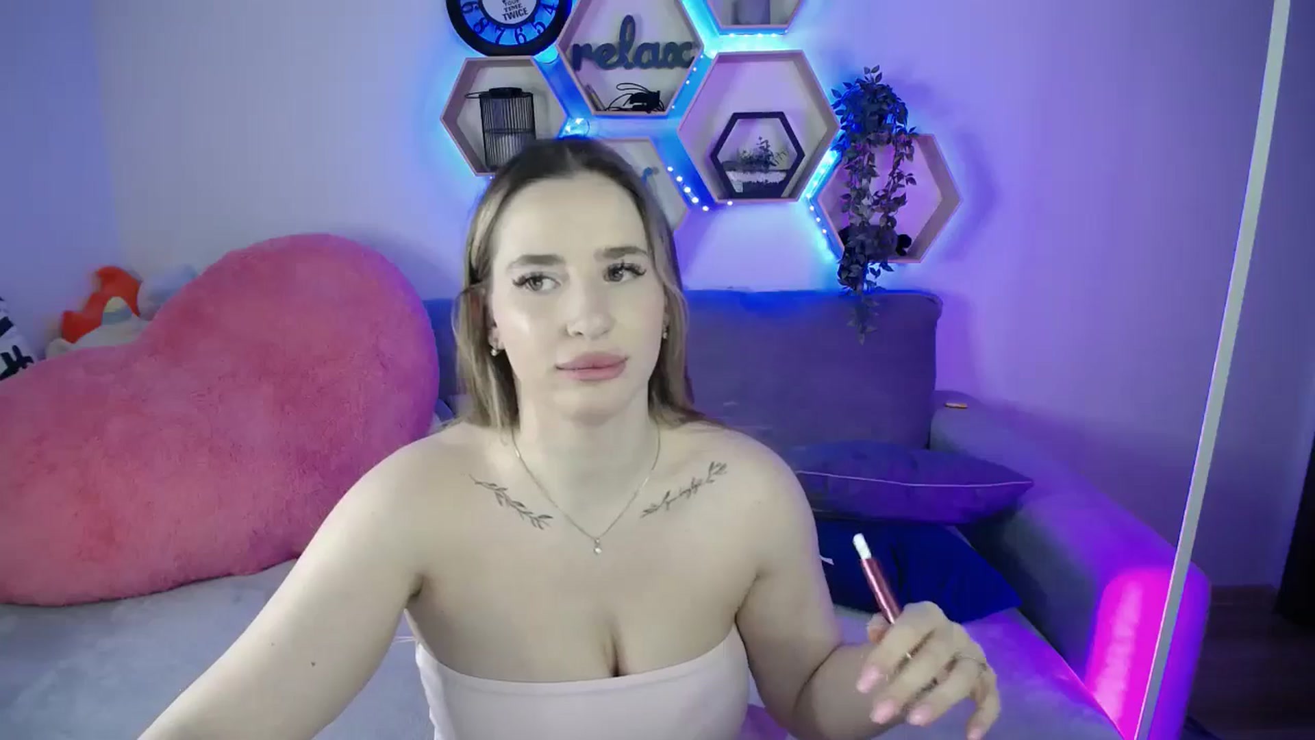 Gallery image thumbnail from SabrinaViolet's myfreecams stream on, 02/21/2026, 12:52 image 19 of 20