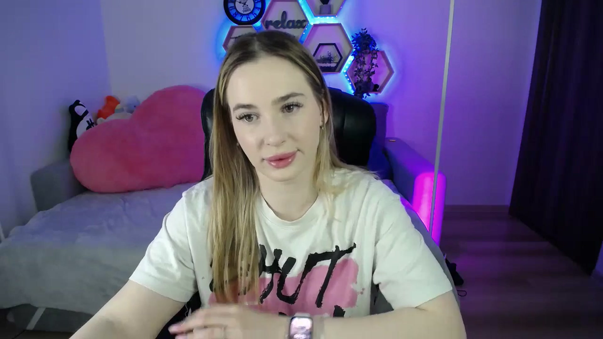 Gallery image thumbnail from SabrinaViolet's myfreecams stream on, 02/24/2026, 10:23 image 18 of 20
