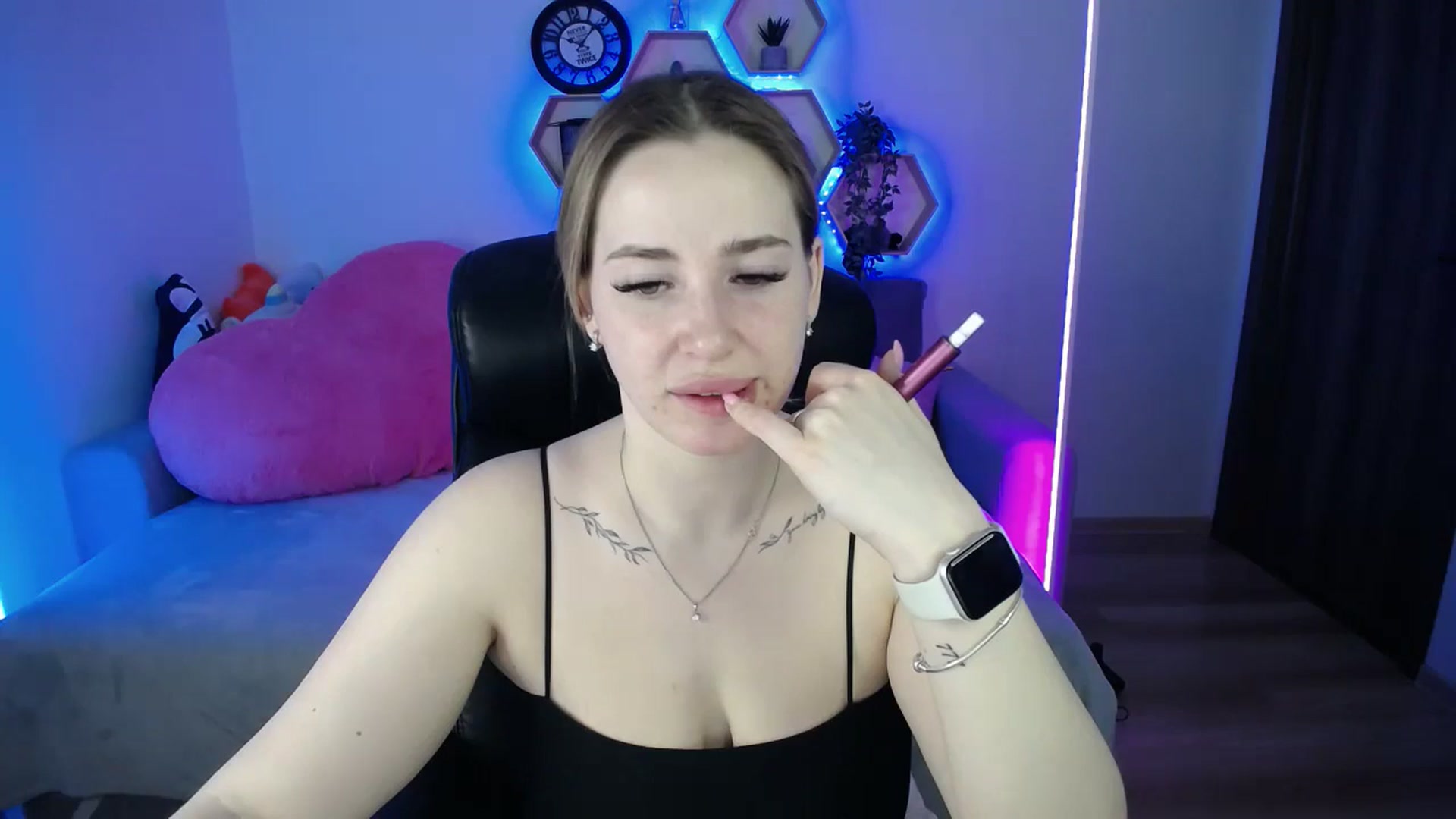 Gallery image thumbnail from SabrinaViolet's myfreecams stream on, 03/01/2026, 11:05 image 2 of 20