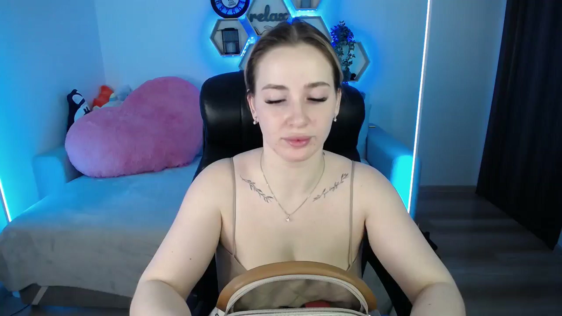 Gallery image thumbnail from SabrinaViolet's myfreecams stream on, 03/02/2026, 11:19 image 1 of 20