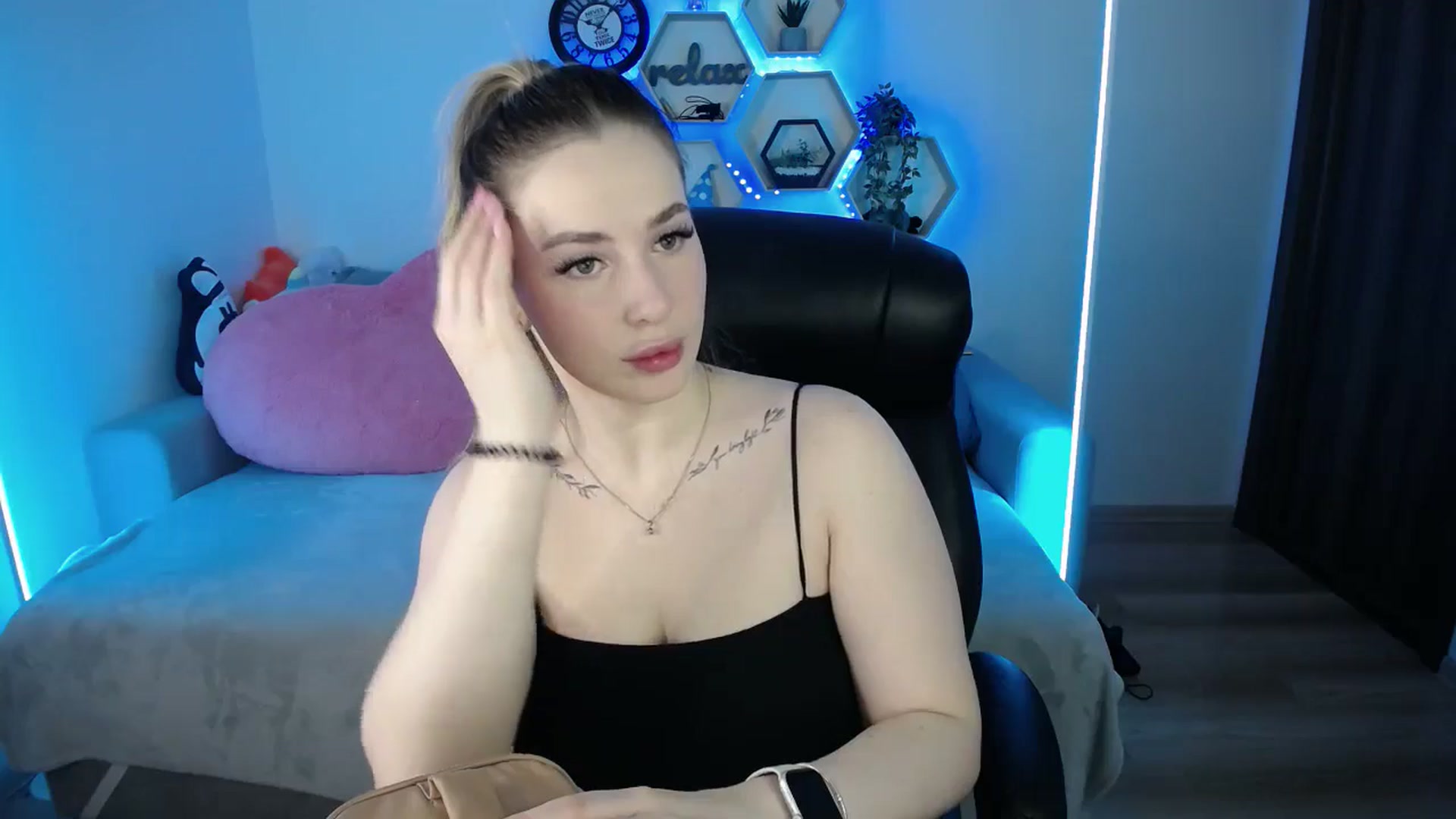 Gallery image thumbnail from SabrinaViolet's myfreecams stream on, 03/03/2026, 09:52 image 9 of 20