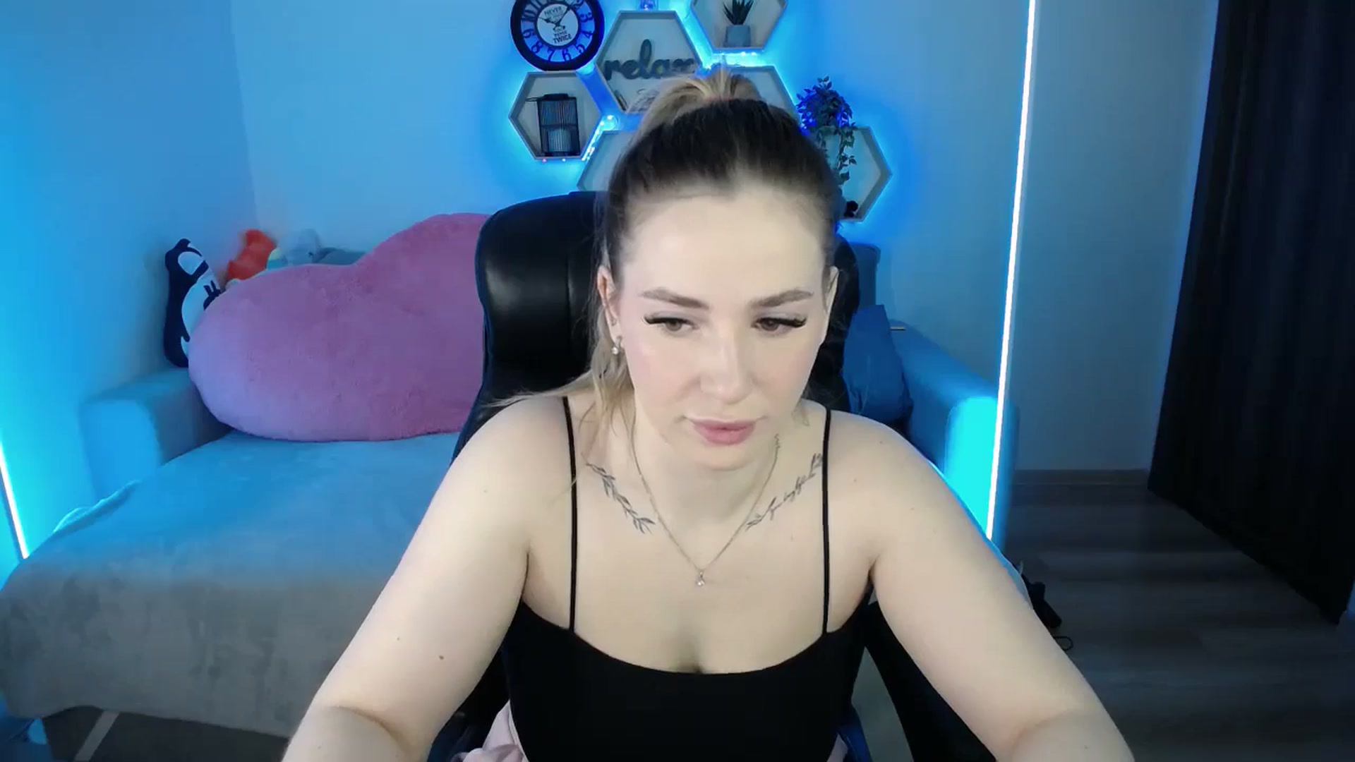 Gallery image thumbnail from SabrinaViolet's myfreecams stream on, 03/03/2026, 09:52 image 20 of 20