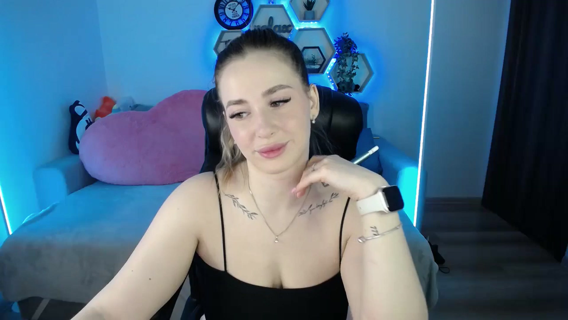 Gallery image thumbnail from SabrinaViolet's myfreecams stream on, 03/03/2026, 09:52 image 14 of 20