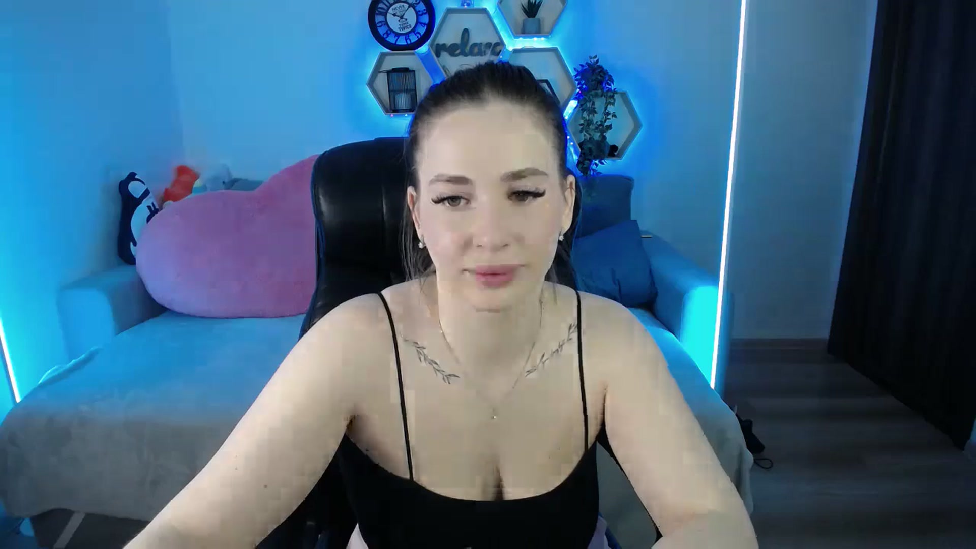 Gallery image thumbnail from SabrinaViolet's myfreecams stream on, 03/03/2026, 10:45 image 4 of 20