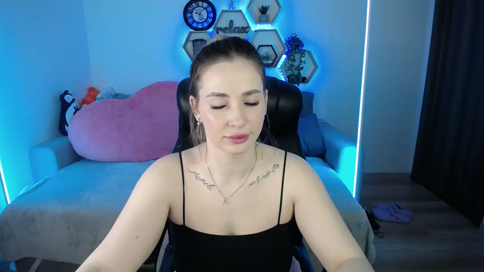 Gallery image thumbnail from SabrinaViolet's myfreecams stream on, 03/03/2026, 11:35 image 3 of 20