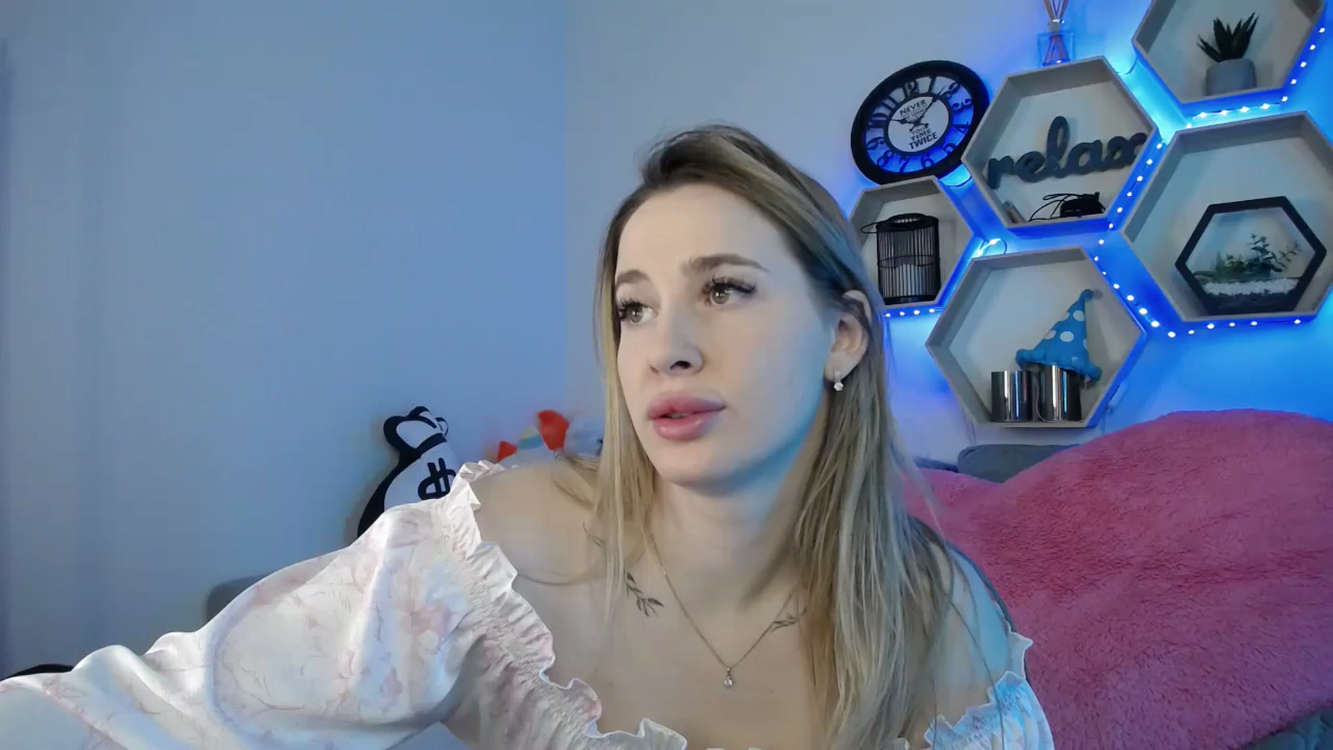 Gallery image thumbnail from SabrinaViolet's myfreecams stream on, 03/09/2026, 13:05 image 12 of 20