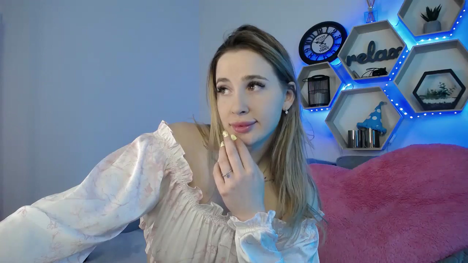 Gallery image thumbnail from SabrinaViolet's myfreecams stream on, 03/09/2026, 13:05 image 11 of 20