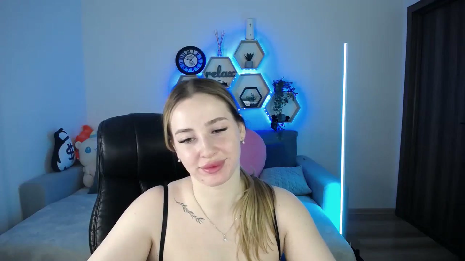 Gallery image thumbnail from SabrinaViolet's myfreecams stream on, 03/11/2026, 09:15 image 12 of 20