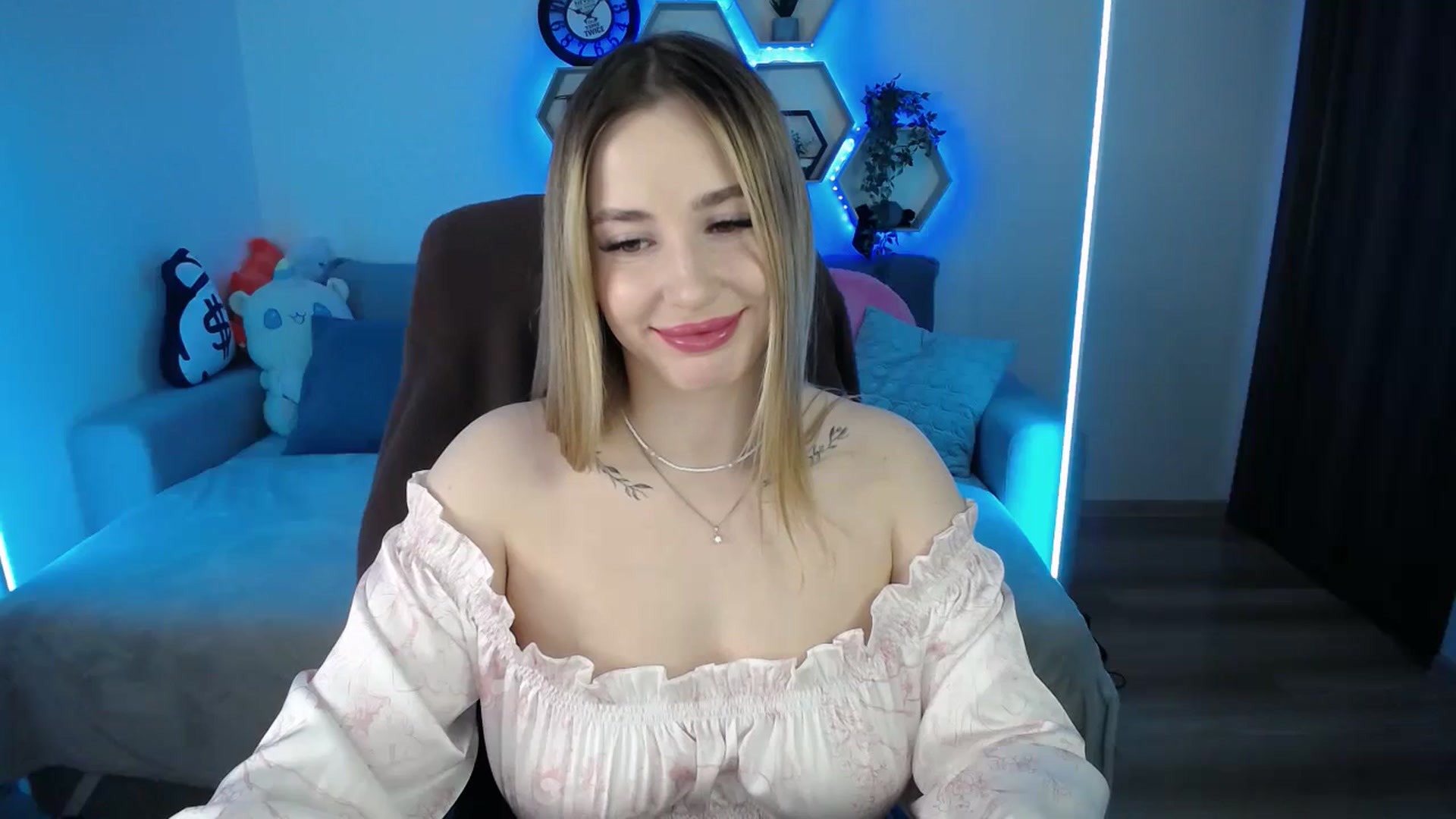 Gallery image thumbnail from SabrinaViolet's myfreecams stream on, 03/14/2026, 10:14 image 18 of 20