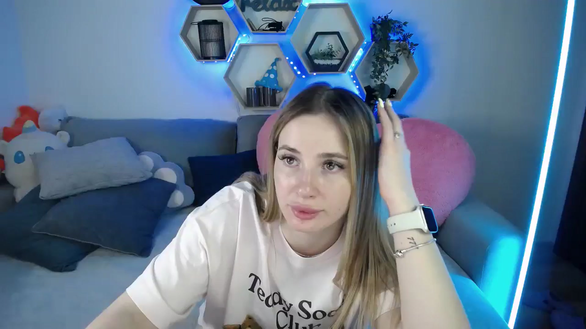 Gallery image thumbnail from SabrinaViolet's myfreecams stream on, 03/16/2026, 12:41 image 4 of 20