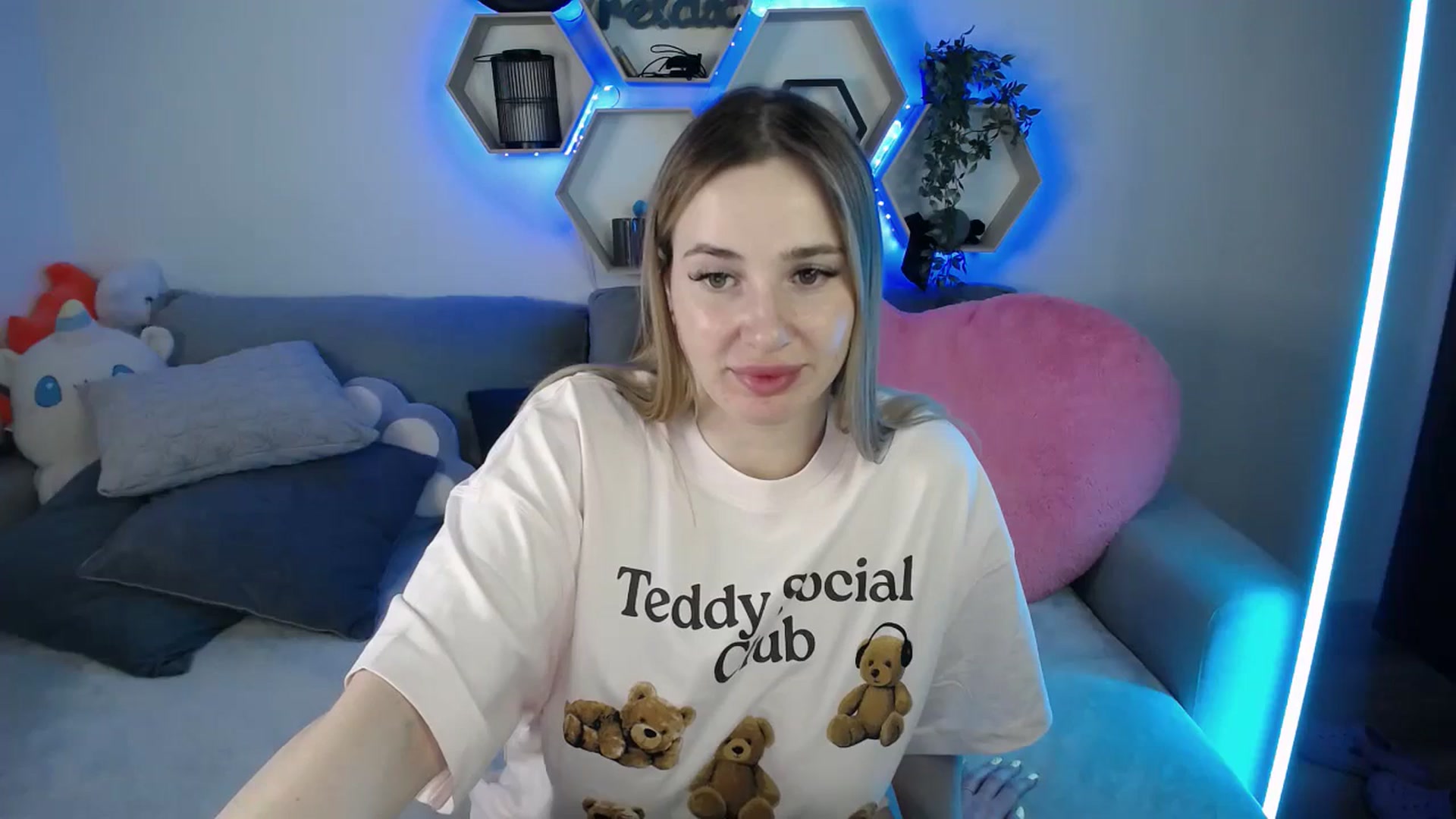 Gallery image thumbnail from SabrinaViolet's myfreecams stream on, 03/16/2026, 12:41 image 3 of 20