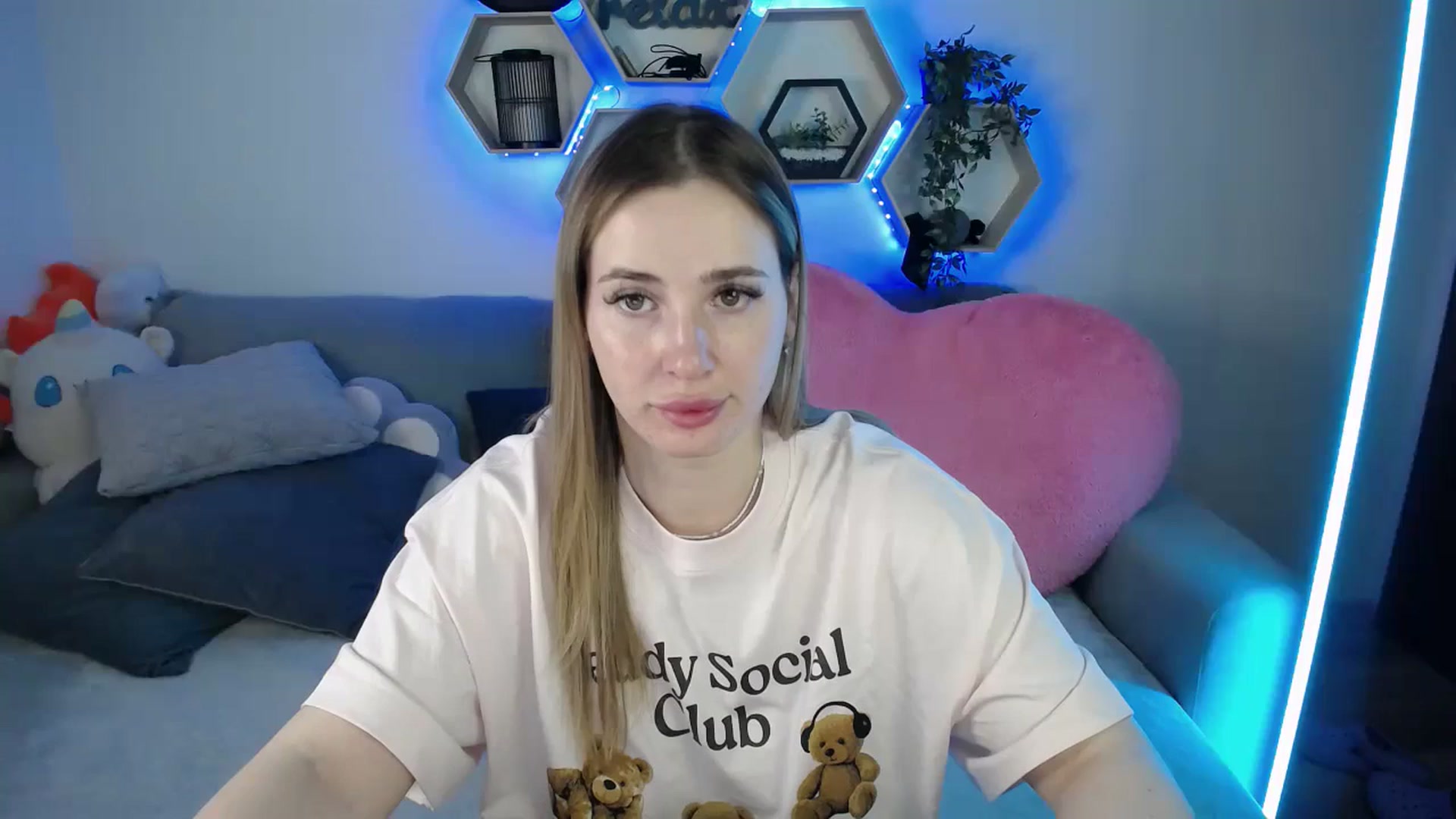 Gallery image thumbnail from SabrinaViolet's myfreecams stream on, 03/16/2026, 12:41 image 2 of 20