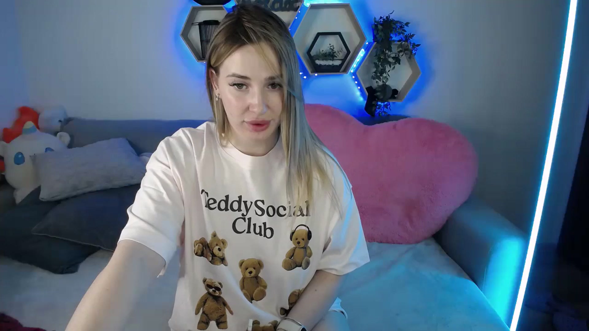 Gallery image thumbnail from SabrinaViolet's myfreecams stream on, 03/16/2026, 12:41 image 20 of 20