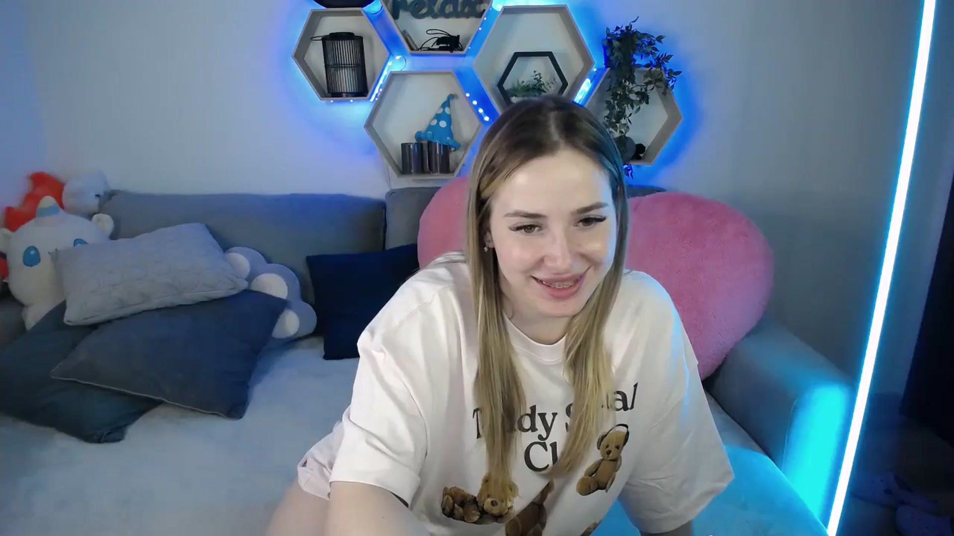 Gallery image thumbnail from SabrinaViolet's myfreecams stream on, 03/16/2026, 12:41 image 11 of 20